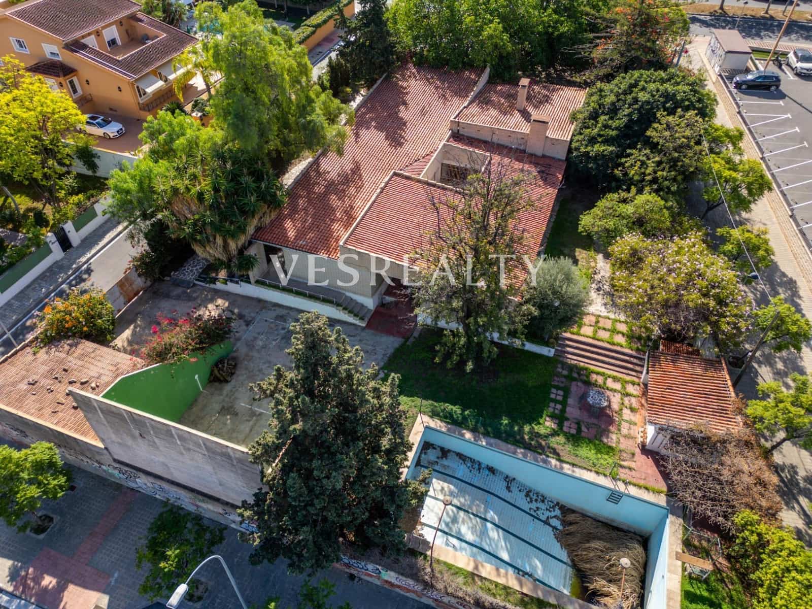 7 slaapkamer Villa te koop in Alicante stad met zwembad garage - € 1.600.000 (Ref: 9504513)