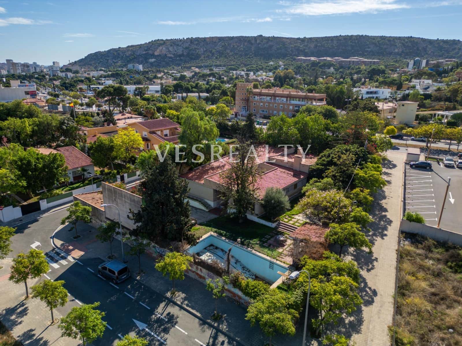 7 slaapkamer Villa te koop in Alicante stad met zwembad garage - € 1.600.000 (Ref: 9504513)