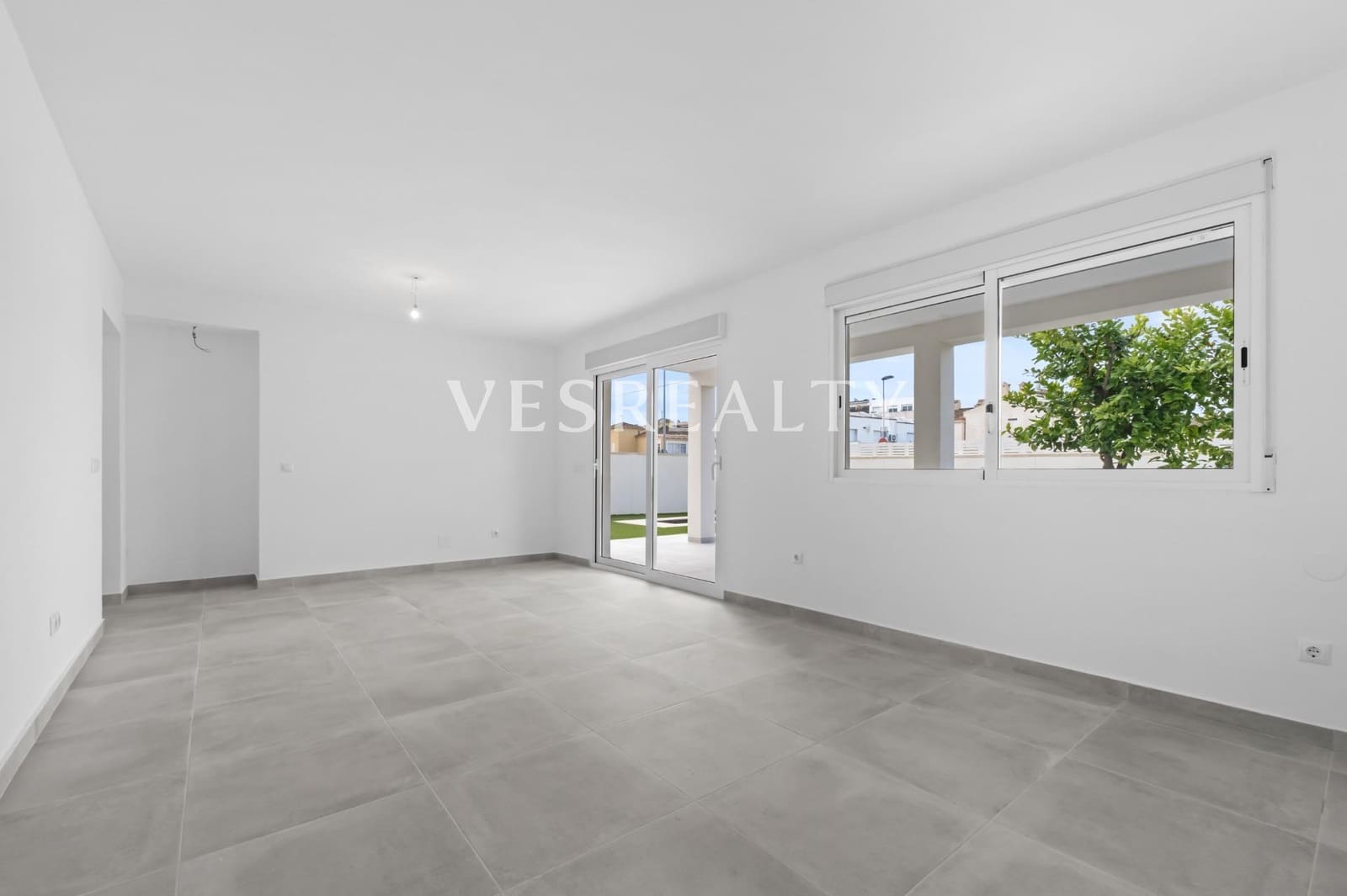 3 bedroom Villa for rent in El Campello with pool garage - € 2,250 (Ref: 9541655)