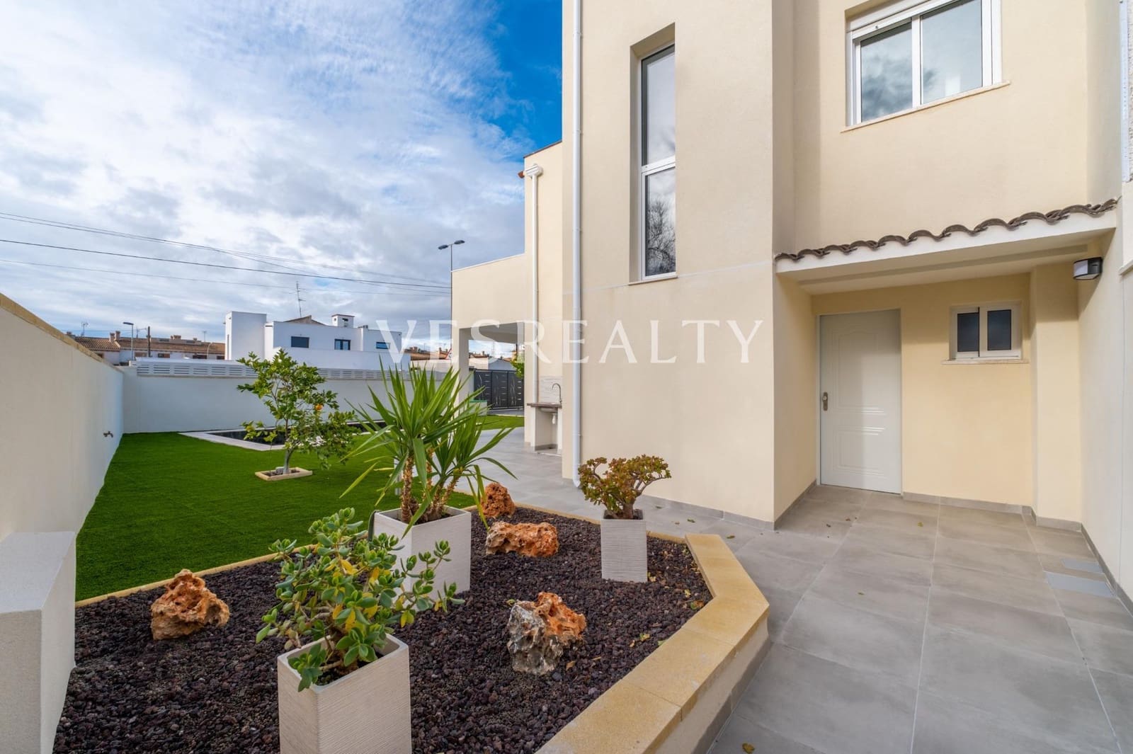 3 bedroom Villa for rent in El Campello with pool garage - € 2,250 (Ref: 9541655)