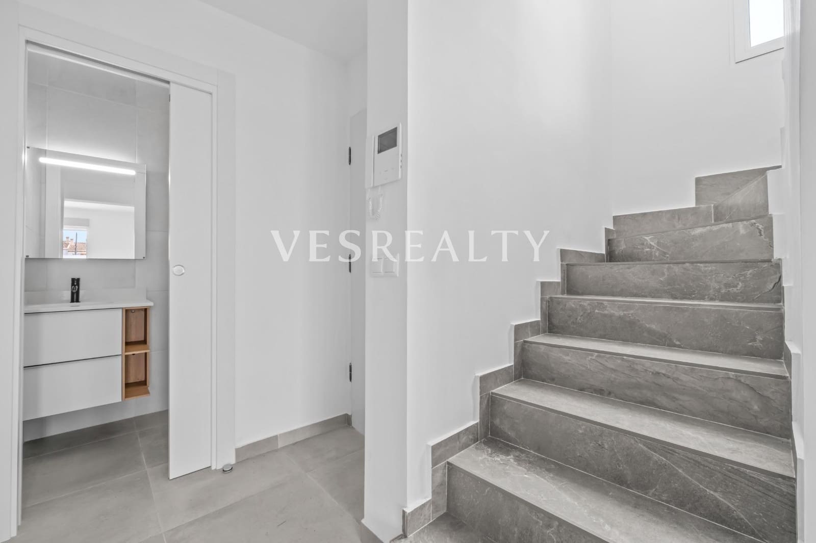 3 bedroom Villa for rent in El Campello with pool garage - € 2,250 (Ref: 9541655)