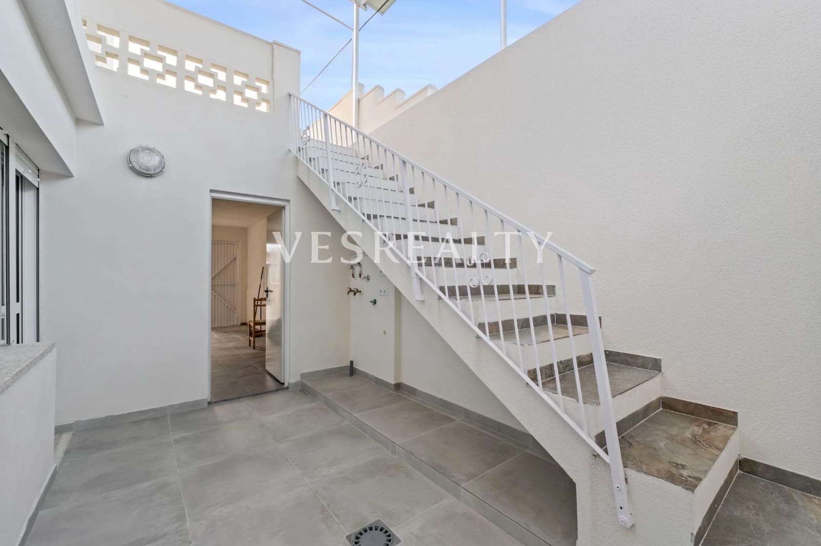 3 bedroom Villa for rent in El Campello with pool garage - € 2,250 (Ref: 9541655)