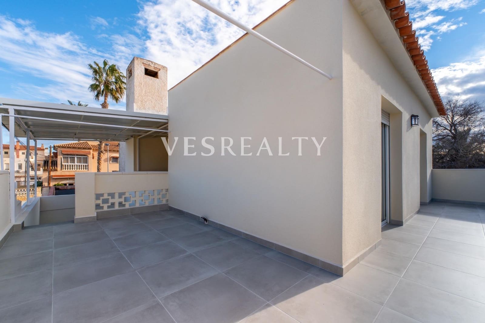 3 bedroom Villa for rent in El Campello with pool garage - € 2,250 (Ref: 9541655)