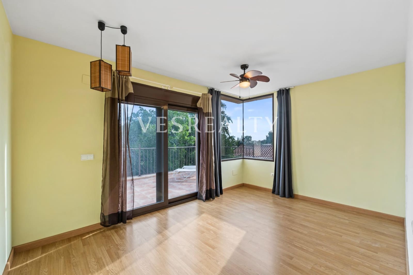 4 slaapkamer Villa te koop in El Campello met zwembad garage - € 1.250.000 (Ref: 9565431)