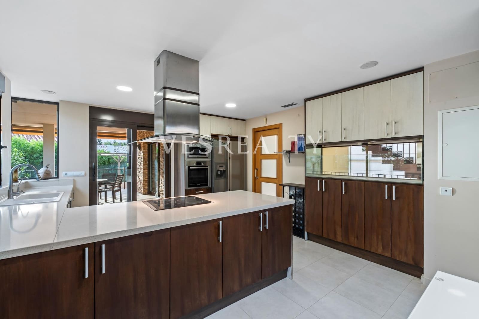 4 slaapkamer Villa te koop in El Campello met zwembad garage - € 1.250.000 (Ref: 9565431)