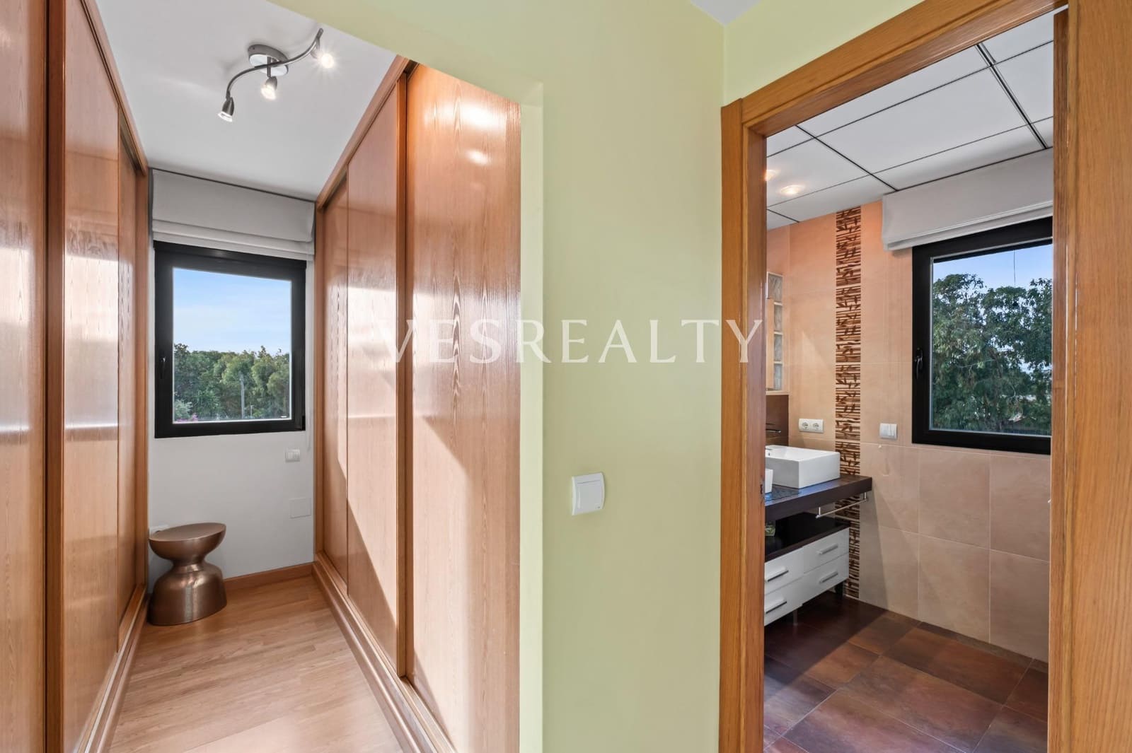 4 slaapkamer Villa te koop in El Campello met zwembad garage - € 1.250.000 (Ref: 9565431)