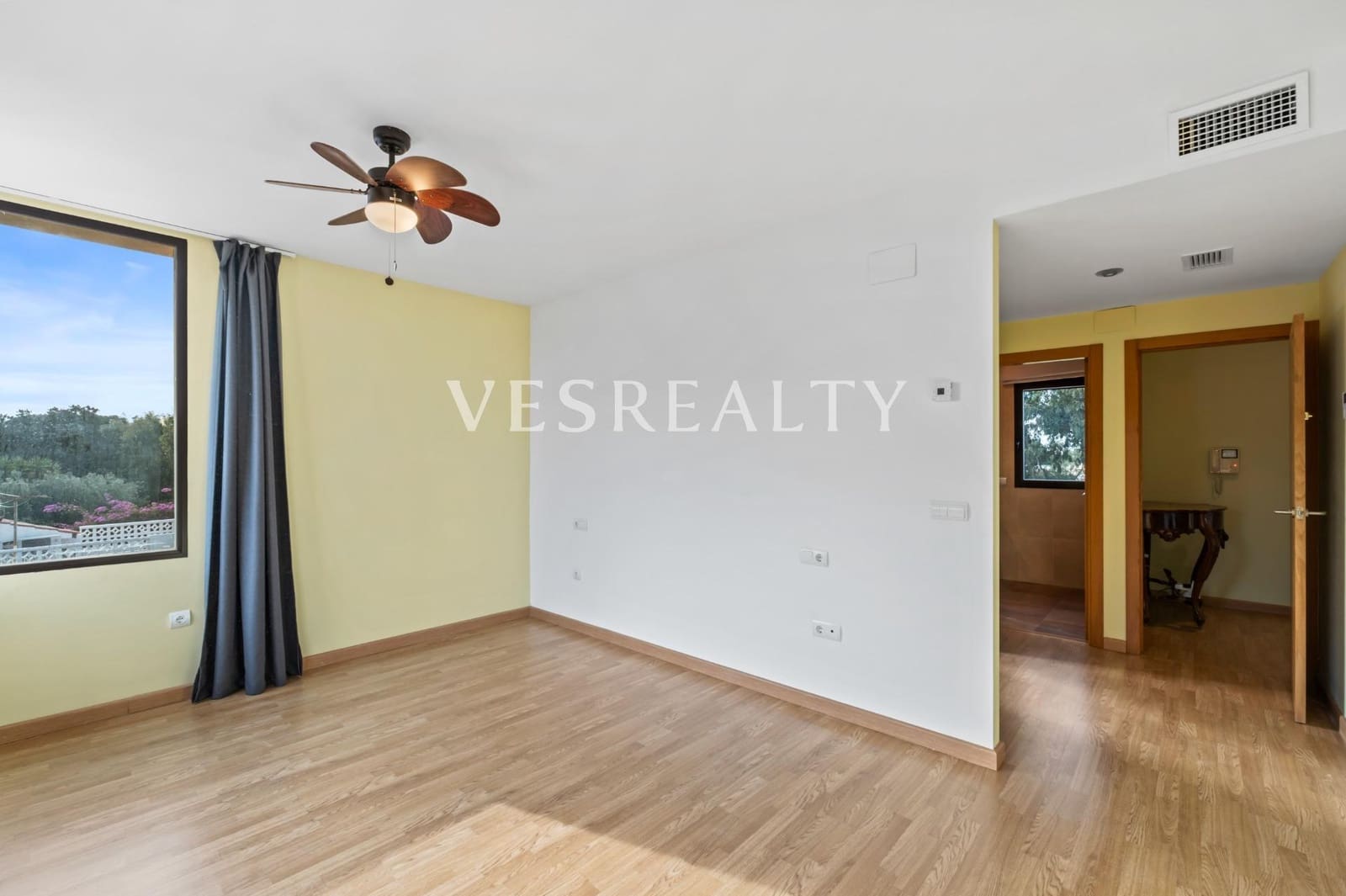 4 slaapkamer Villa te koop in El Campello met zwembad garage - € 1.250.000 (Ref: 9565431)