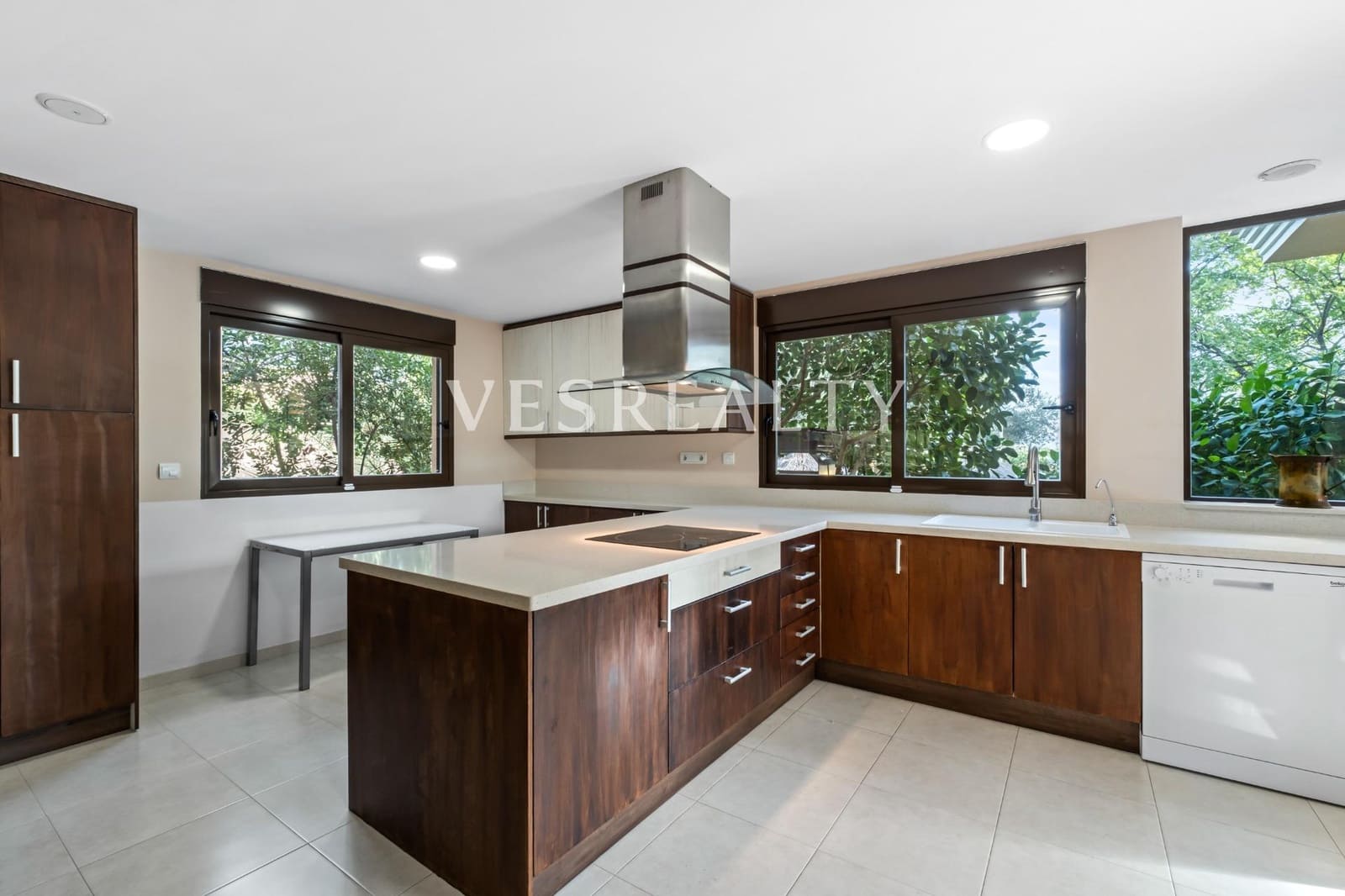 4 slaapkamer Villa te koop in El Campello met zwembad garage - € 1.250.000 (Ref: 9565431)