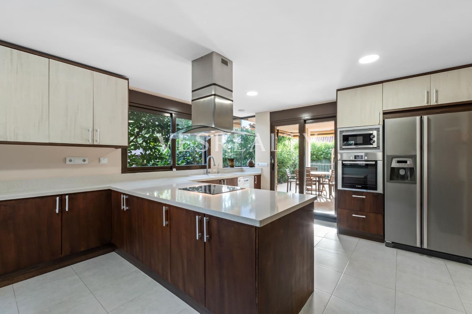 4 slaapkamer Villa te koop in El Campello met zwembad garage - € 1.250.000 (Ref: 9565431)