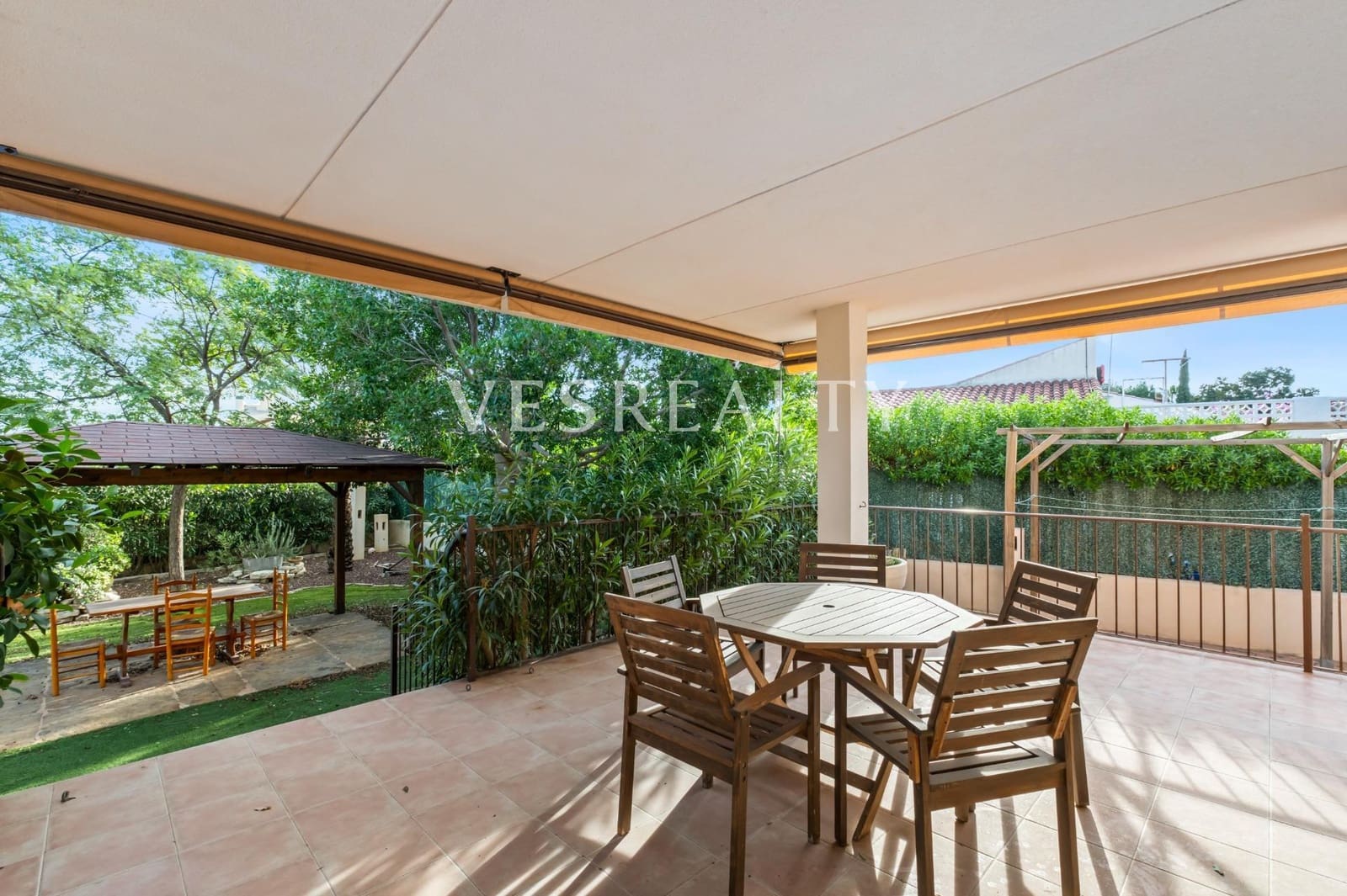 4 slaapkamer Villa te koop in El Campello met zwembad garage - € 1.250.000 (Ref: 9565431)