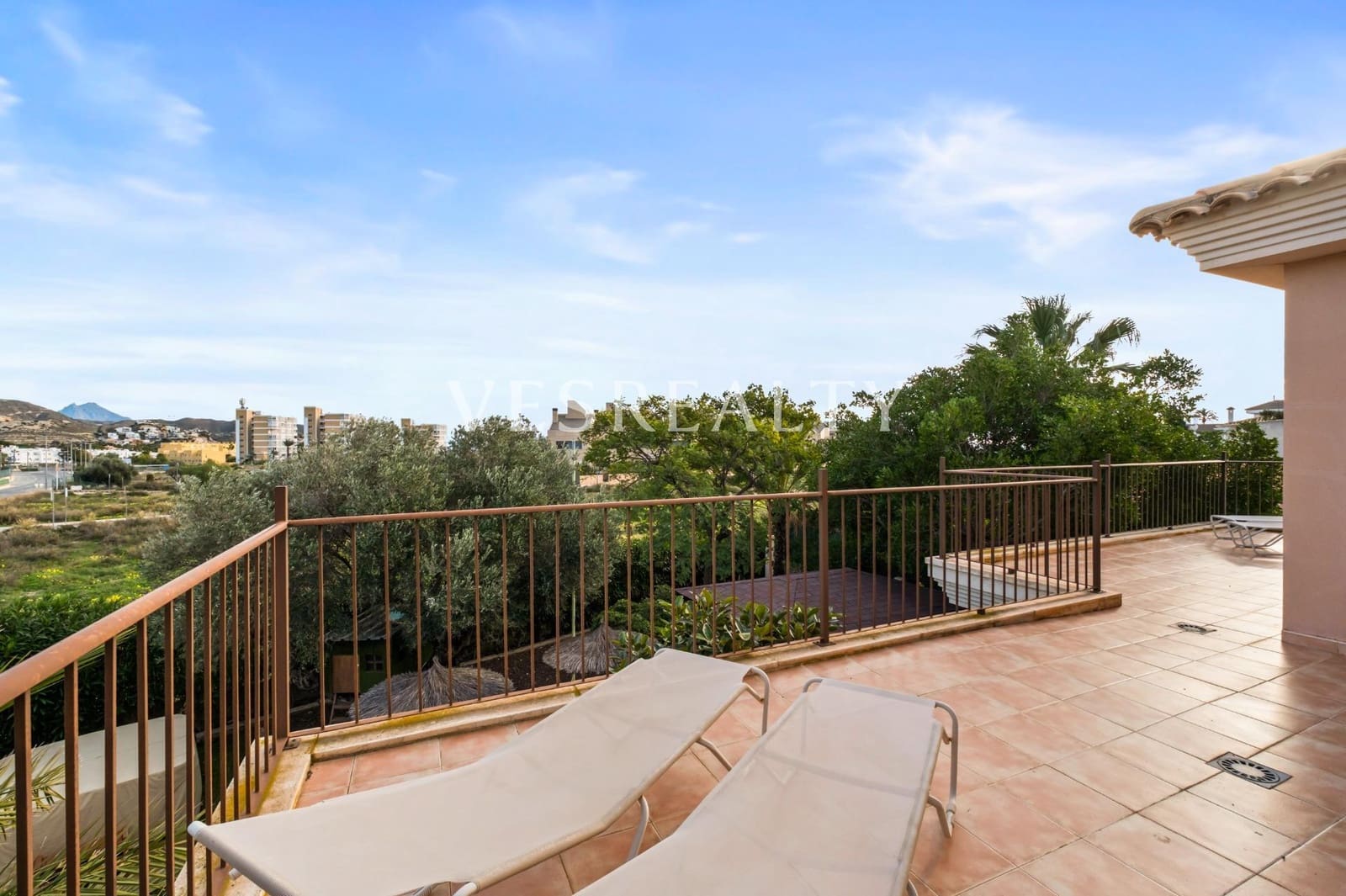 4 slaapkamer Villa te koop in El Campello met zwembad garage - € 1.250.000 (Ref: 9565431)