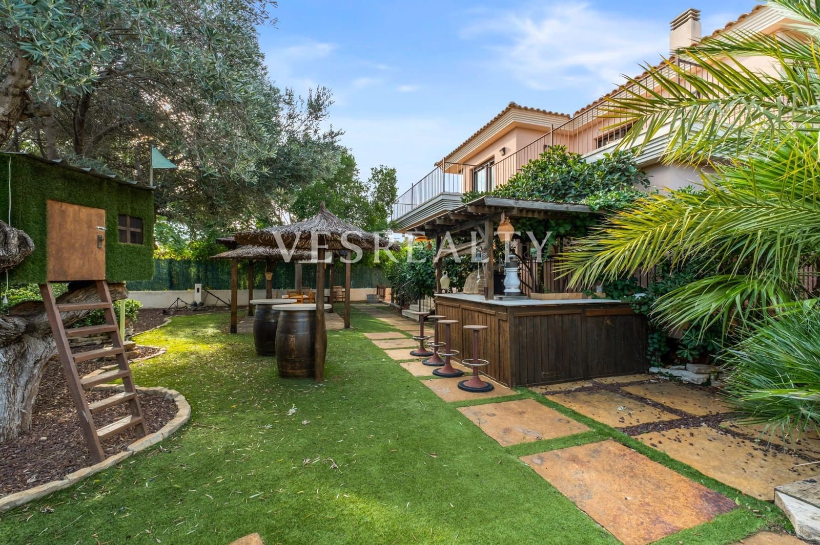 4 slaapkamer Villa te koop in El Campello met zwembad garage - € 1.250.000 (Ref: 9565431)