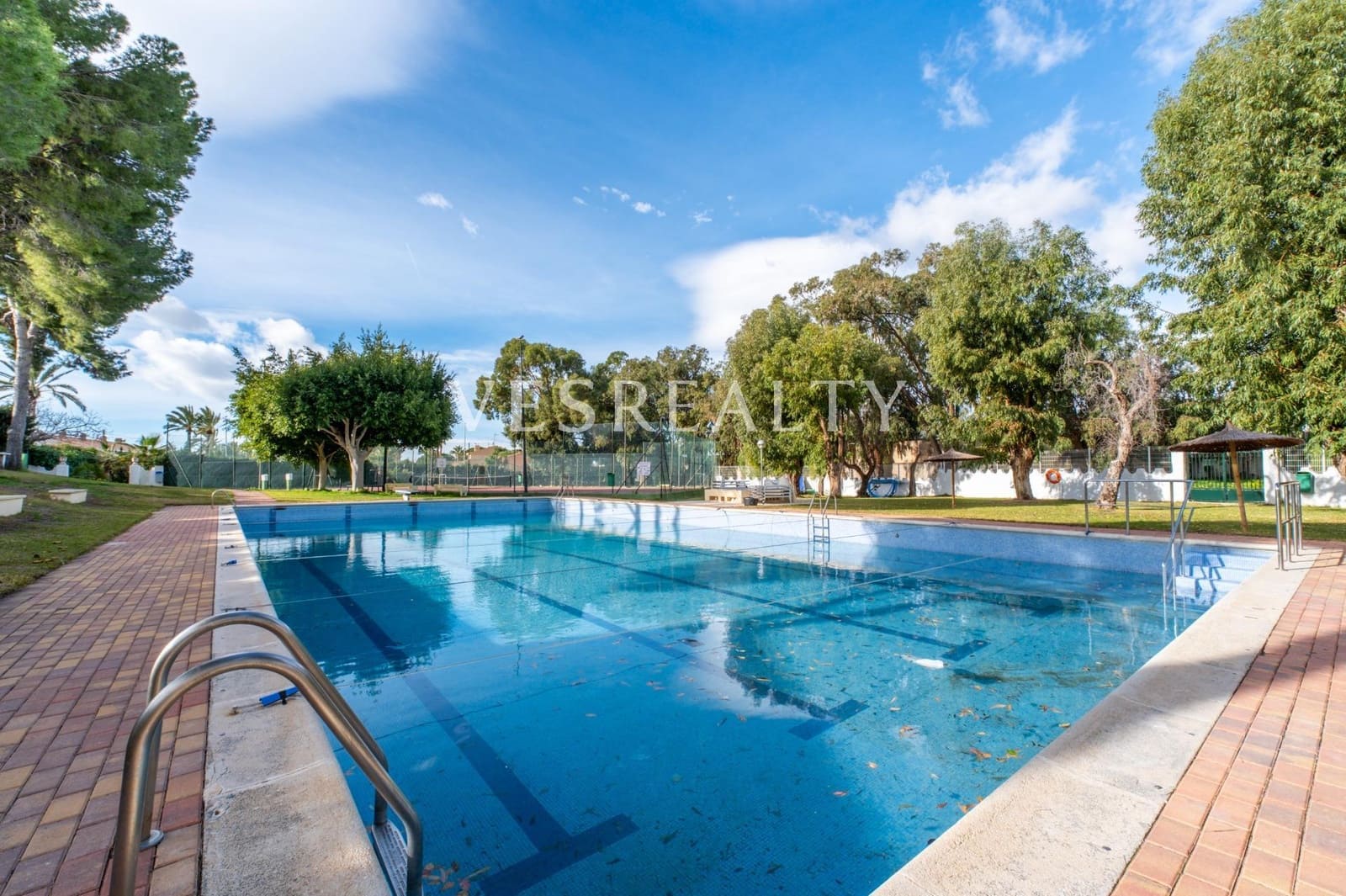 4 slaapkamer Villa te koop in El Campello met zwembad garage - € 1.250.000 (Ref: 9565431)