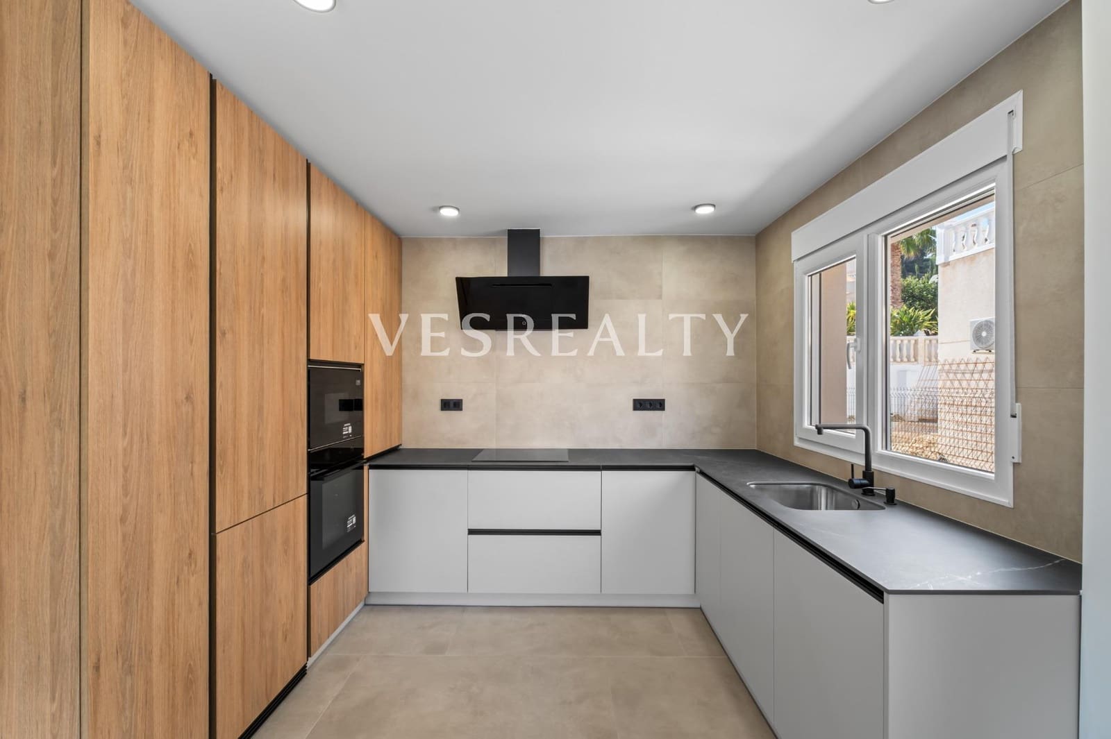 3 soveværelse Villa til salg i El Campello med garage - € 550.000 (Ref: 9625927)