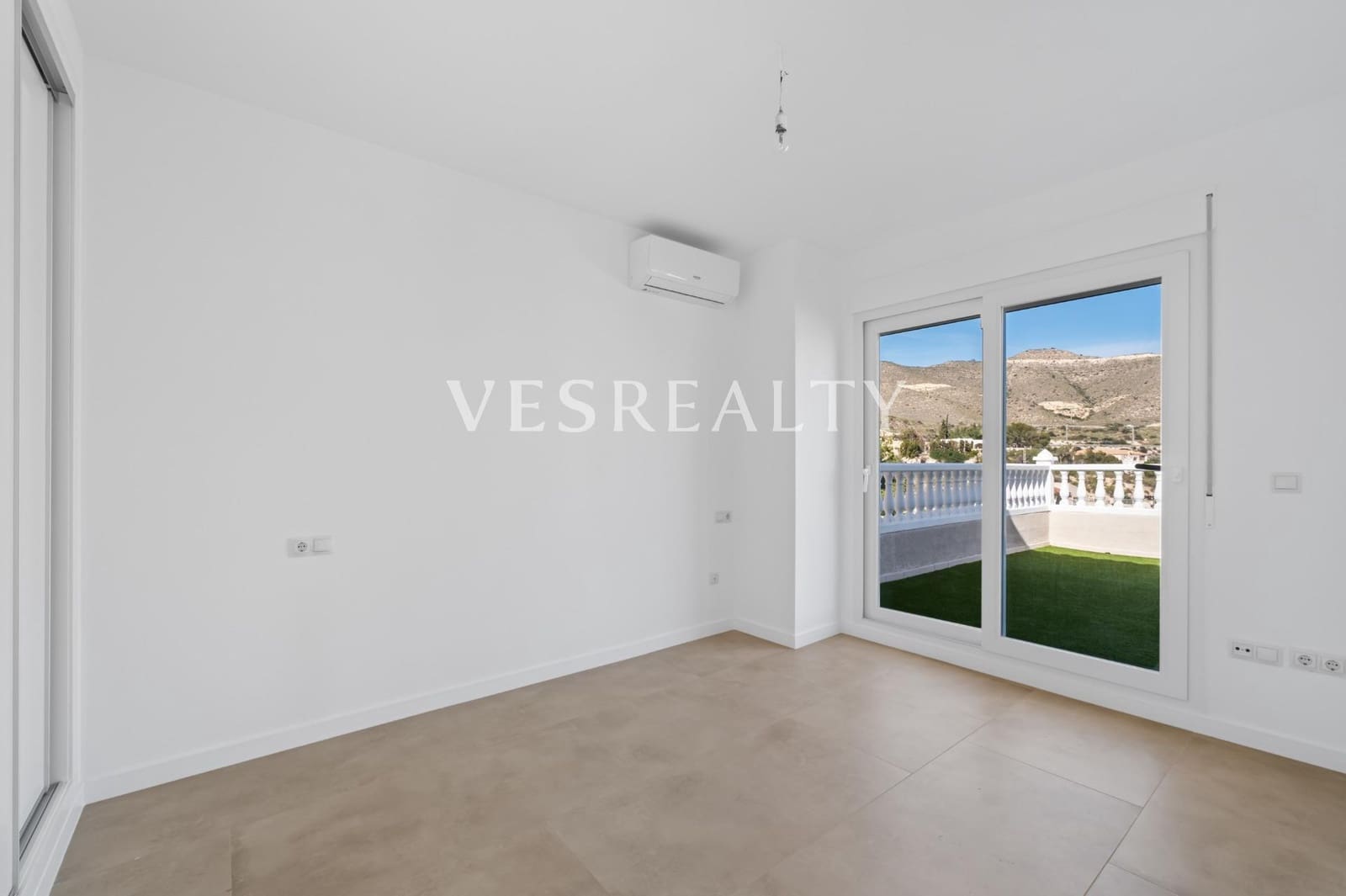 3 soveværelse Villa til salg i El Campello med garage - € 550.000 (Ref: 9625927)