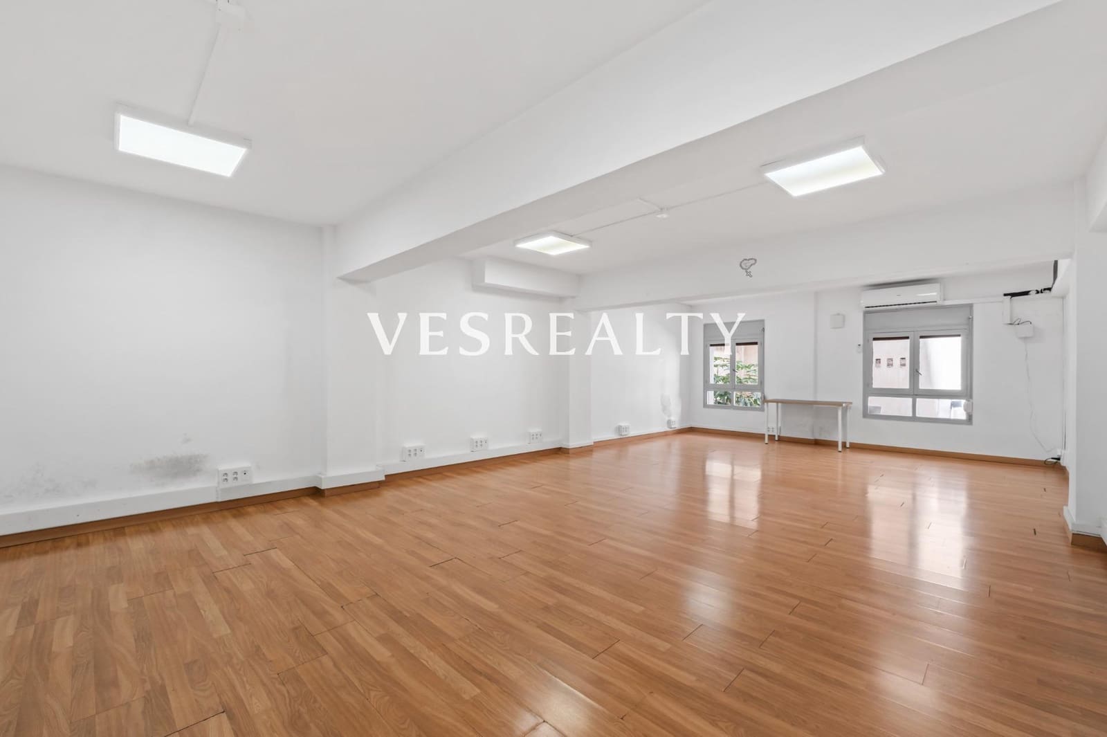 Kontor til salgs i Alicante by - € 150 000 (Ref: 9634544)