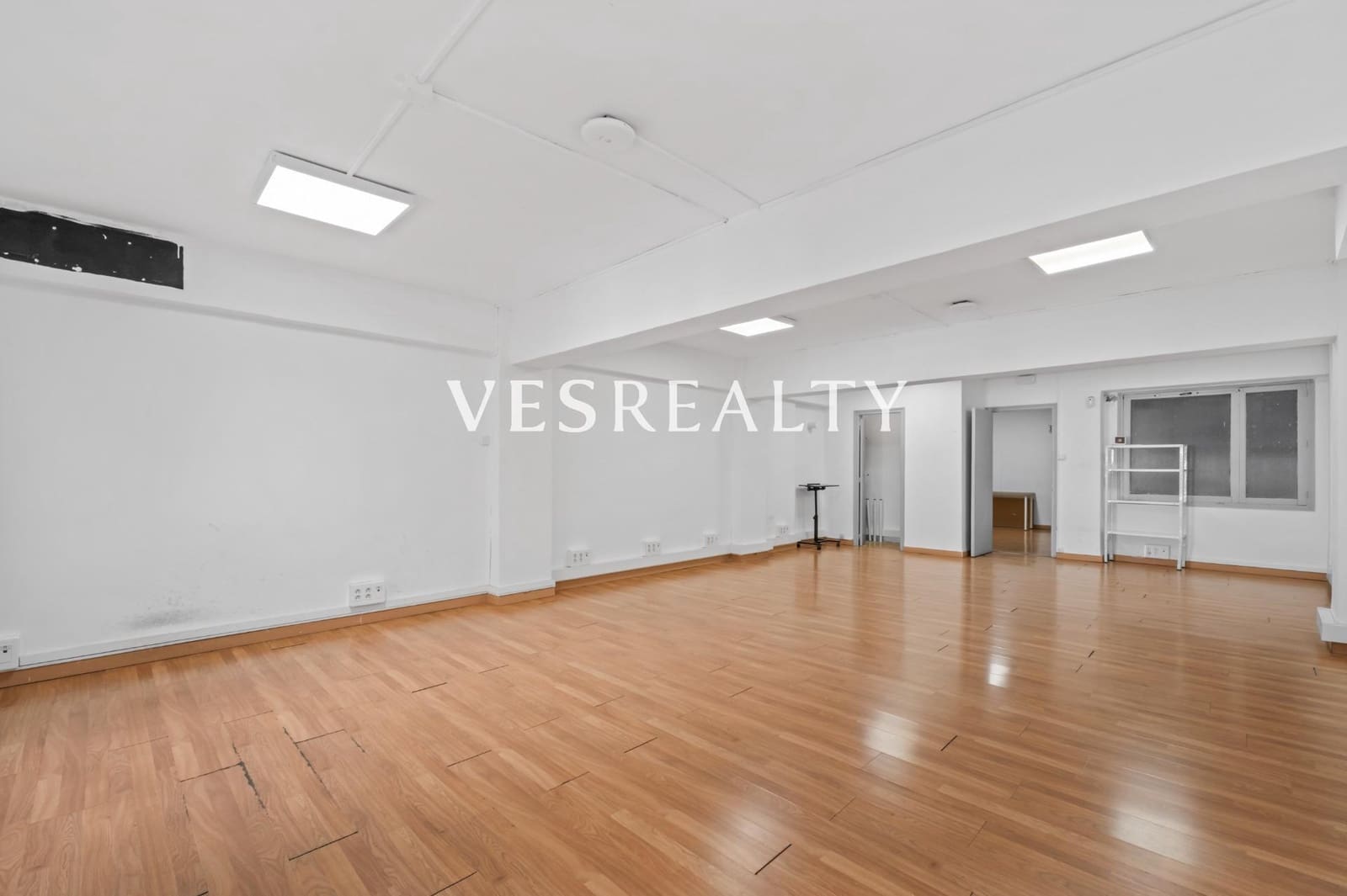Kontor til salgs i Alicante by - € 150 000 (Ref: 9634544)
