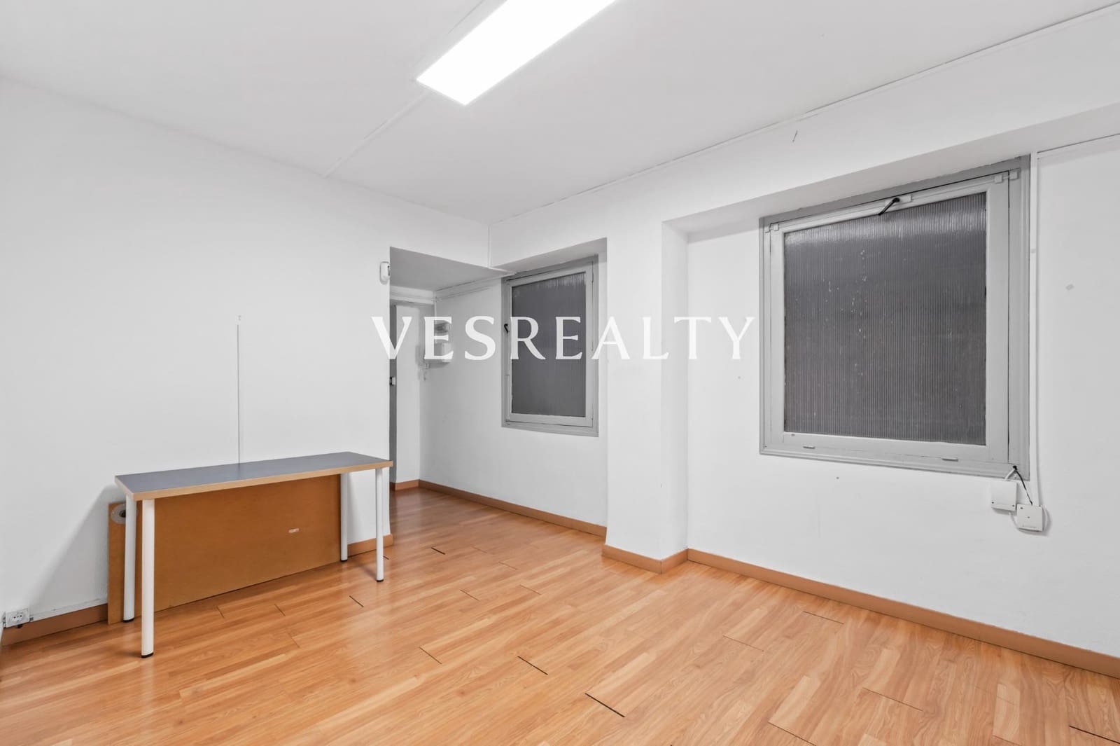 Kontor til salgs i Alicante by - € 150 000 (Ref: 9634544)