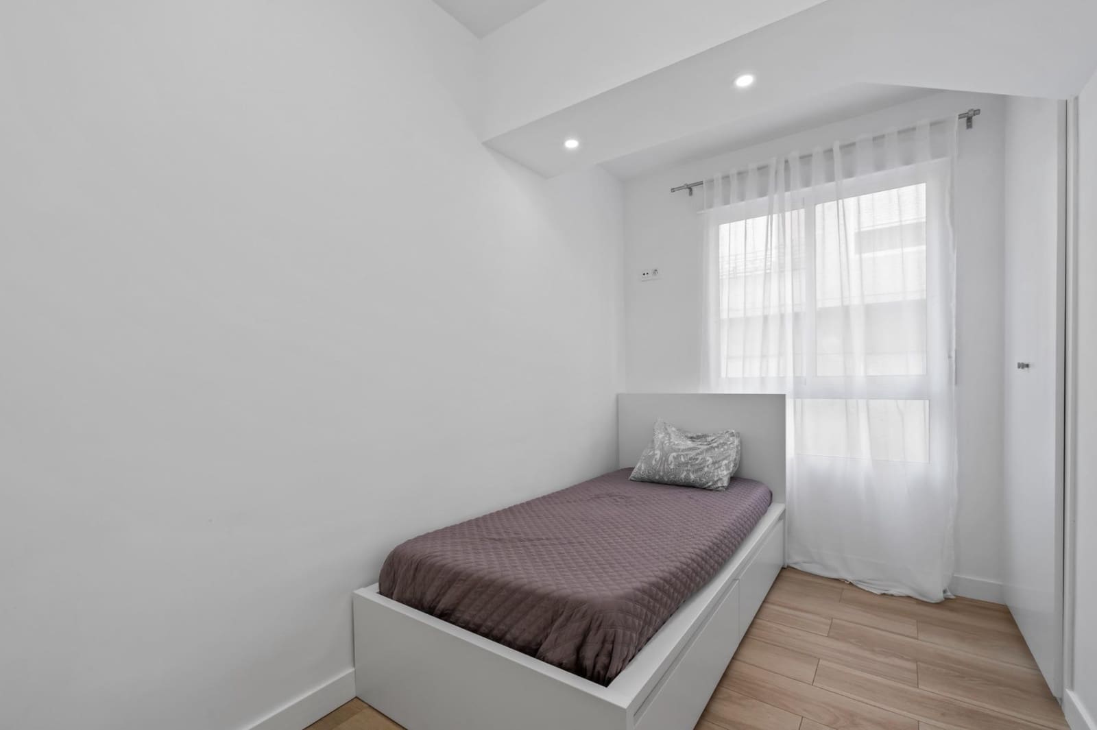 Appartement de 3 chambres à louer à Alicante ville - 1 400 € (Ref: 9640397)