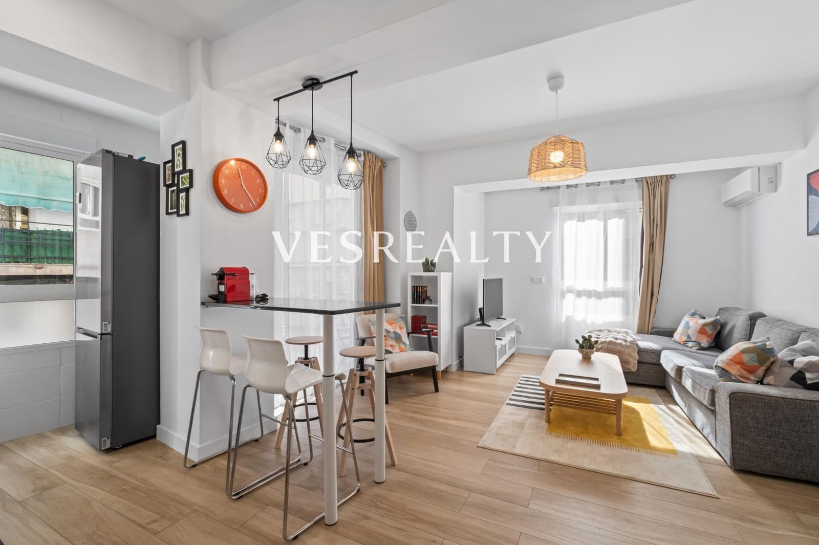 3 bedroom Flat for rent in Alicante / Alacant city - € 1,400 (Ref: 9640397)