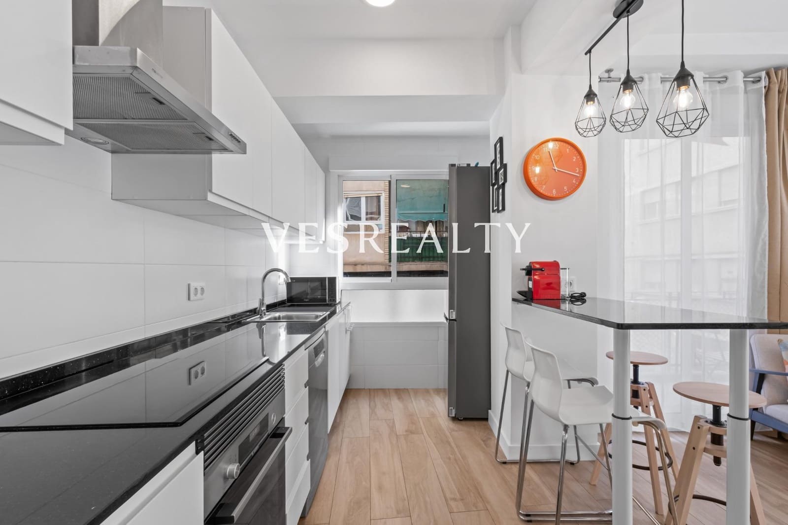 3 bedroom Flat for rent in Alicante / Alacant city - € 1,400 (Ref: 9640397)