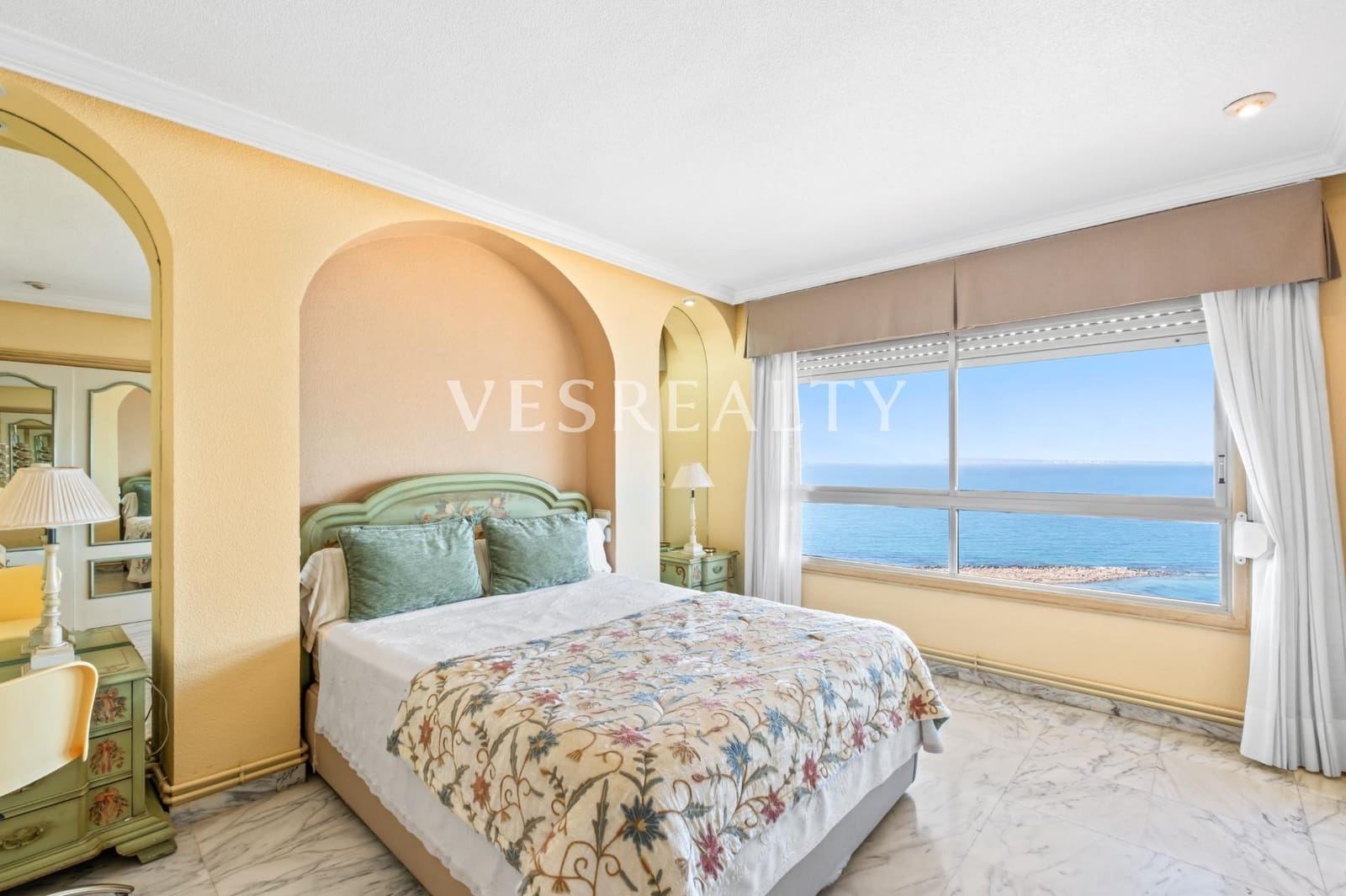 3 slaapkamer Flat te koop in Playa de San Juan met zwembad - € 630.000 (Ref: 9686778)