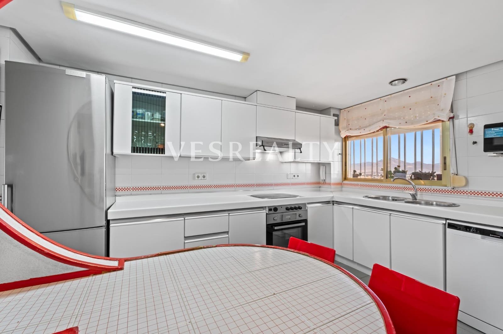 3 slaapkamer Flat te koop in Playa de San Juan met zwembad - € 630.000 (Ref: 9686778)