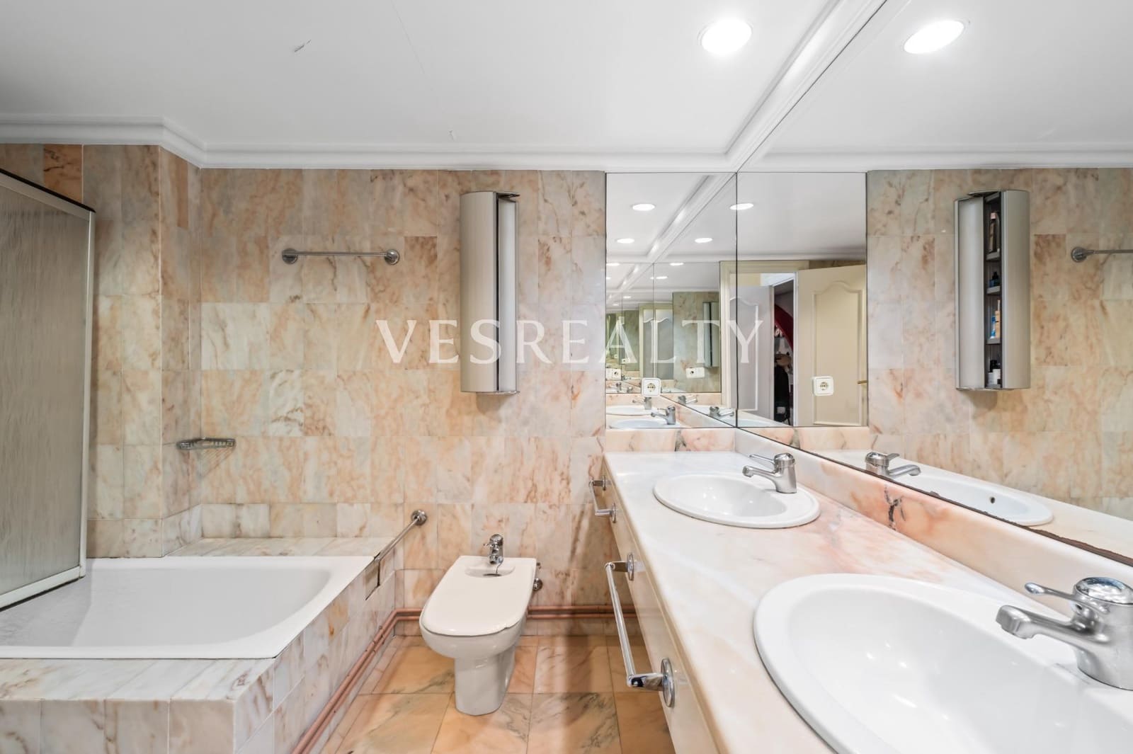 3 slaapkamer Flat te koop in Playa de San Juan met zwembad - € 630.000 (Ref: 9686778)