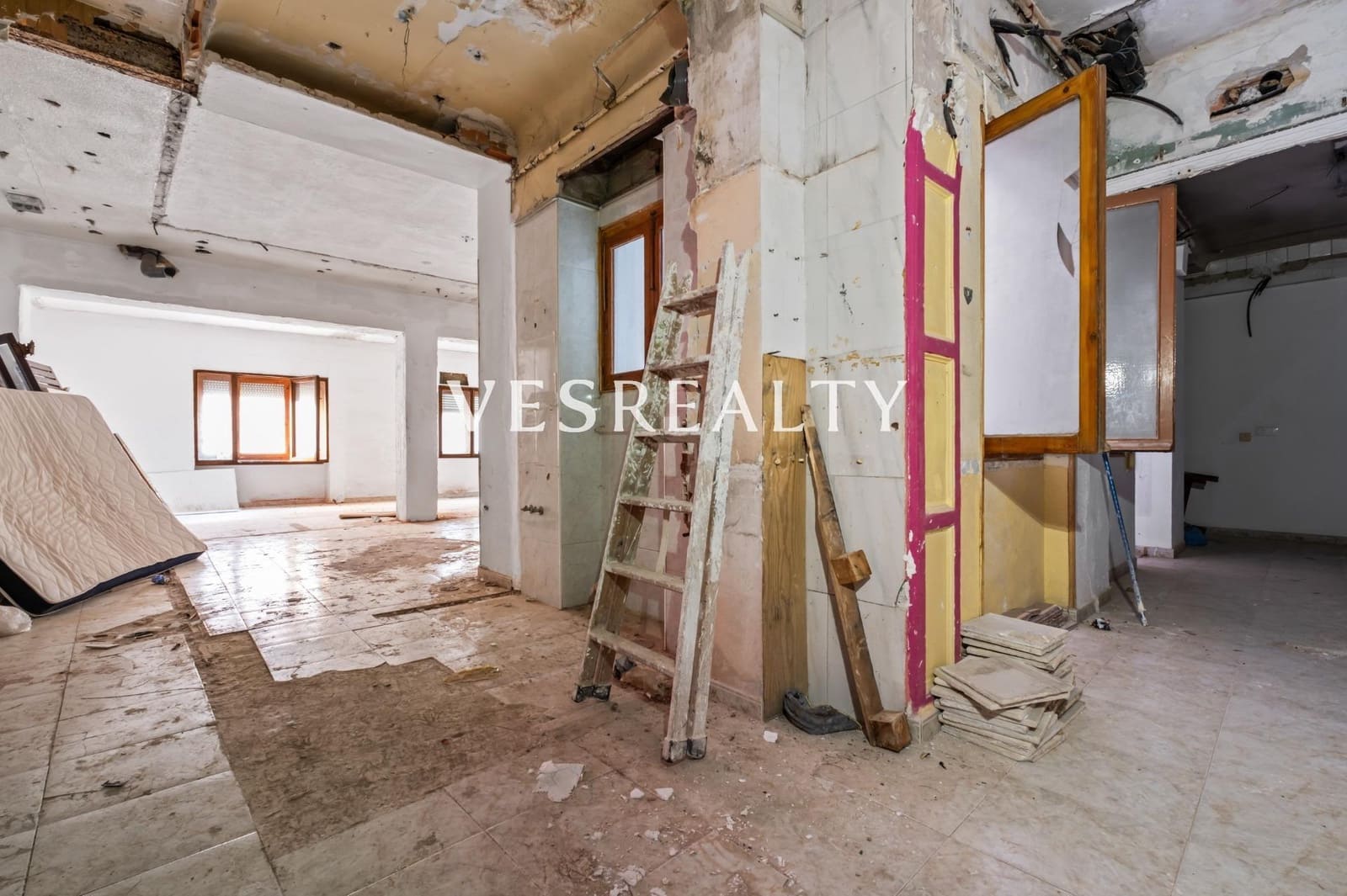 5 bedroom Flat for sale in Alicante / Alacant city - € 290,000 (Ref: 9691150)