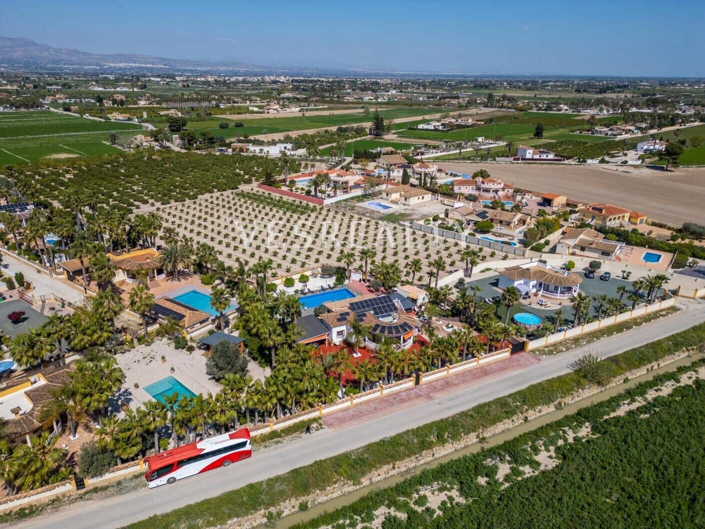 4 Zimmer Villa zu verkaufen in Catral mit Pool Garage - 850.000 € (Ref: 9720207)