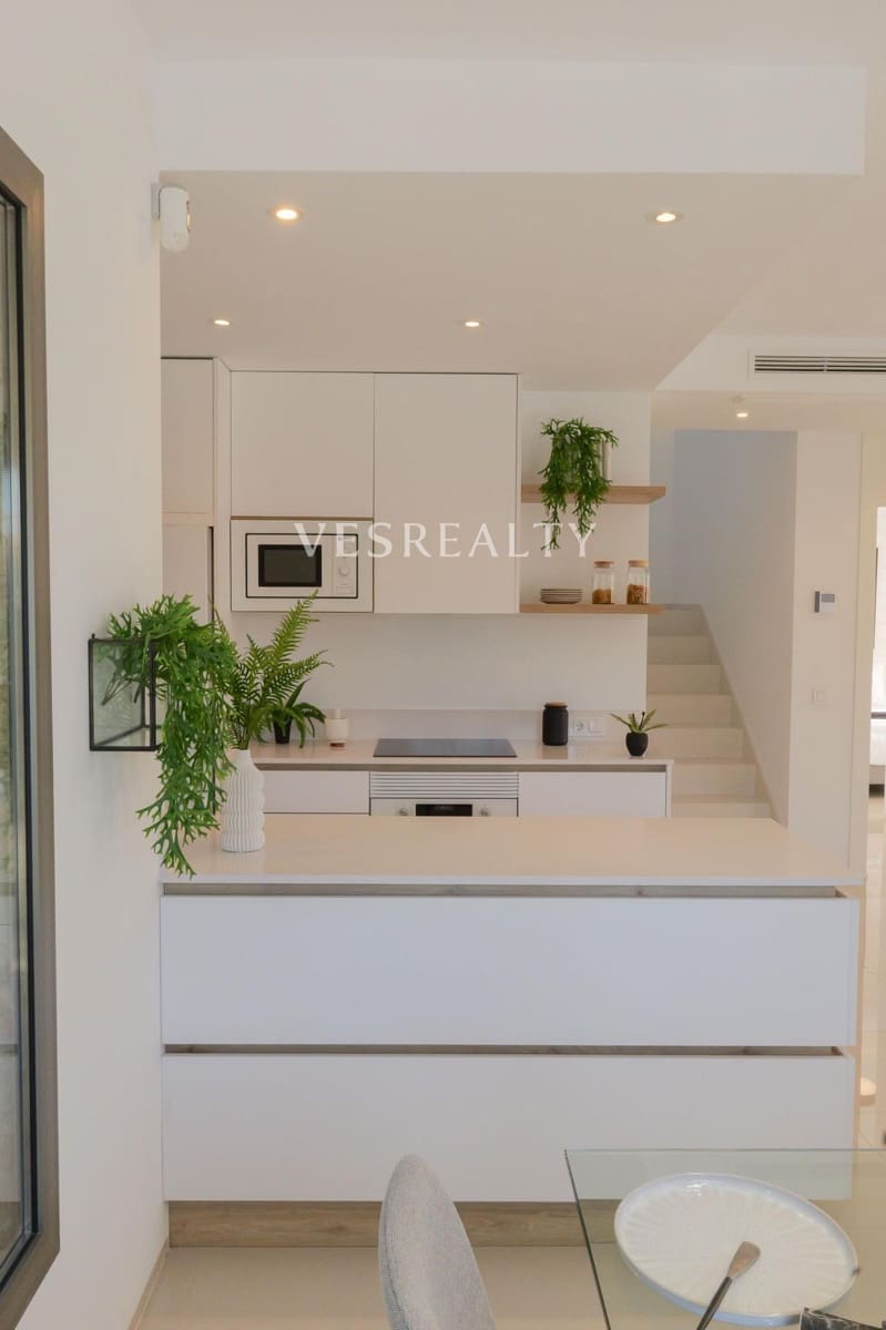 3 soveværelse Villa til salg i Los Alcazares med swimmingpool - € 544.841 (Ref: 9721918)