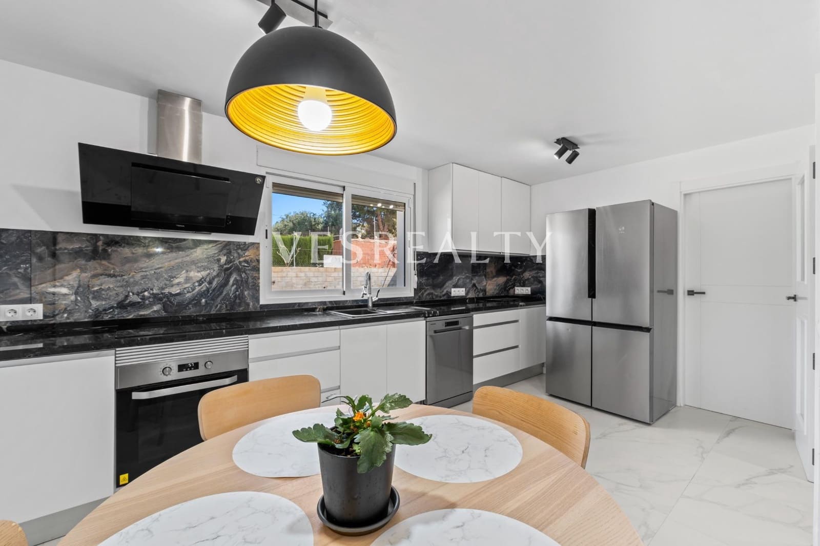 4 bedroom Villa for sale in Busot with pool - € 525,000 (Ref: 9732436)