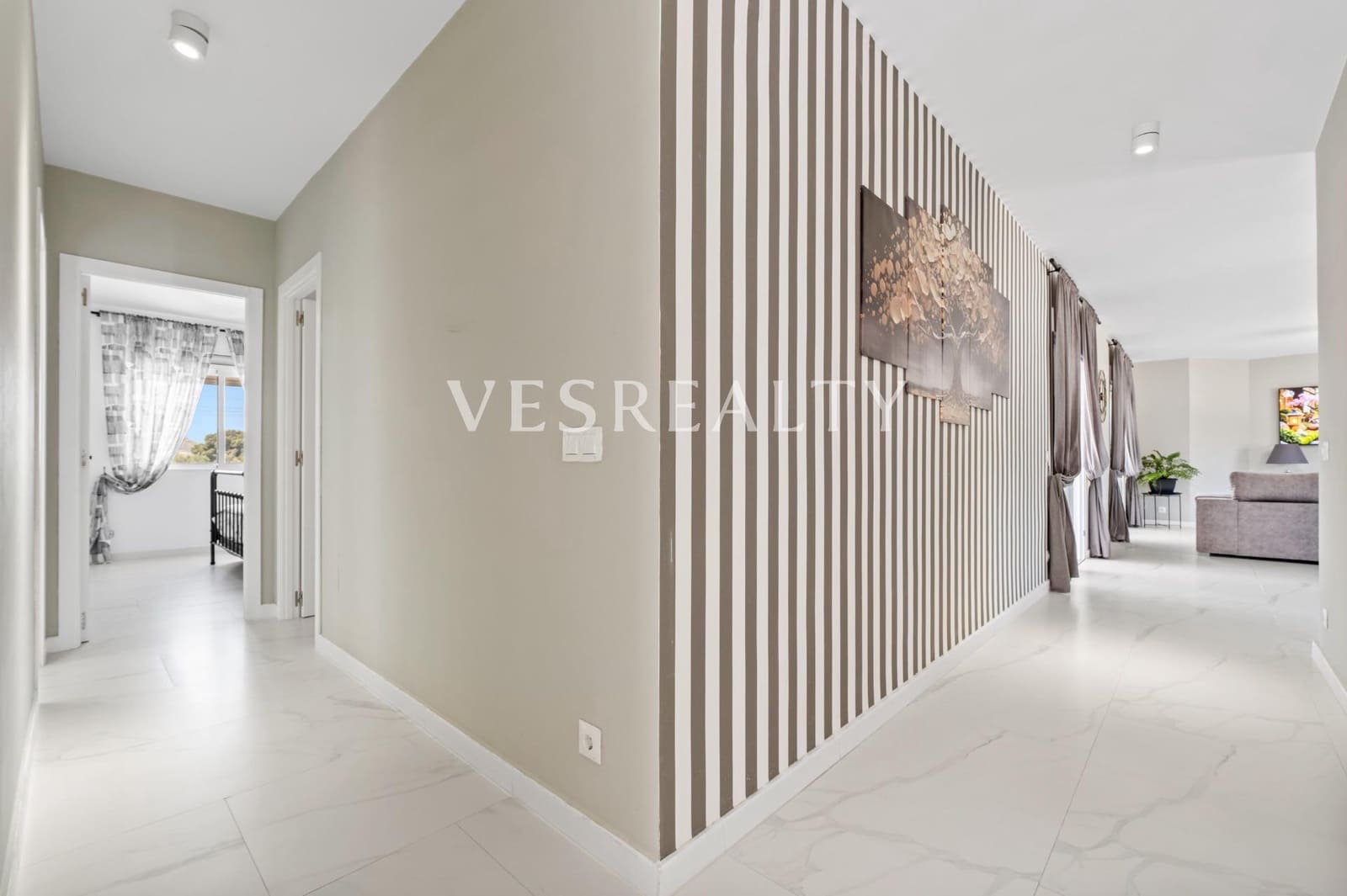 4 bedroom Villa for sale in Busot with pool - € 525,000 (Ref: 9732436)