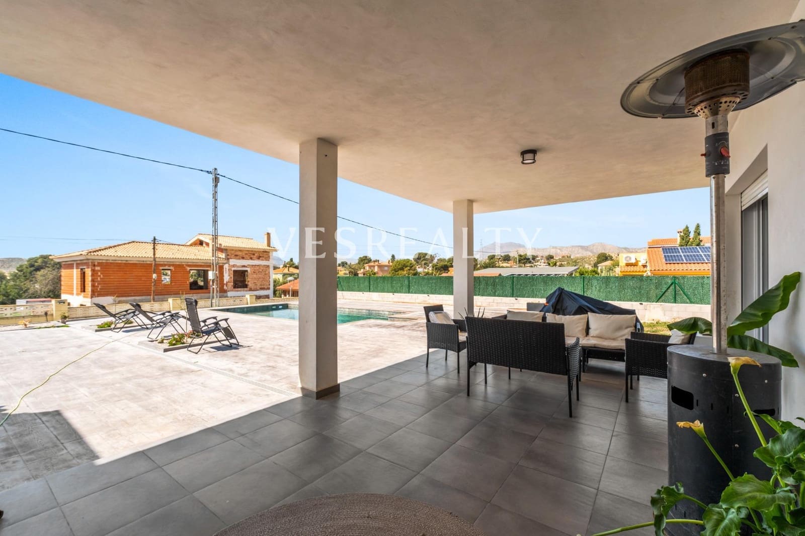 4 bedroom Villa for sale in Busot with pool - € 525,000 (Ref: 9732436)