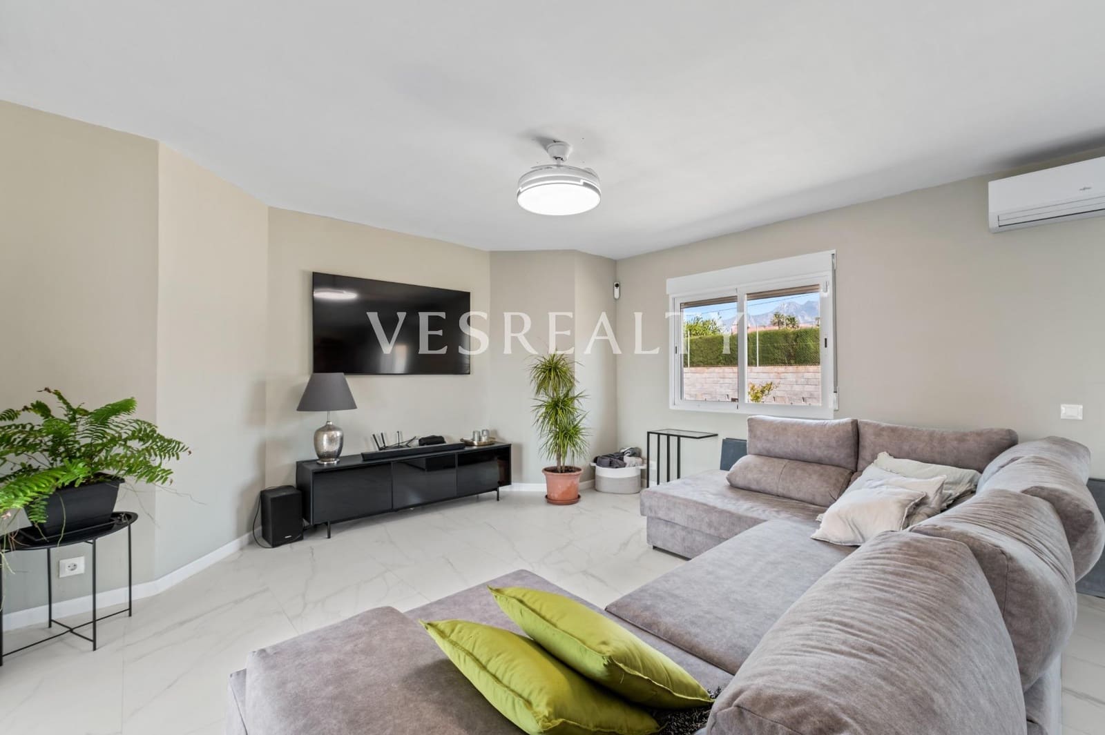 4 bedroom Villa for sale in Busot with pool - € 525,000 (Ref: 9732436)