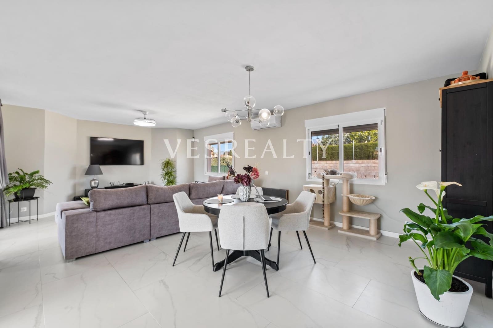 4 bedroom Villa for sale in Busot with pool - € 525,000 (Ref: 9732436)