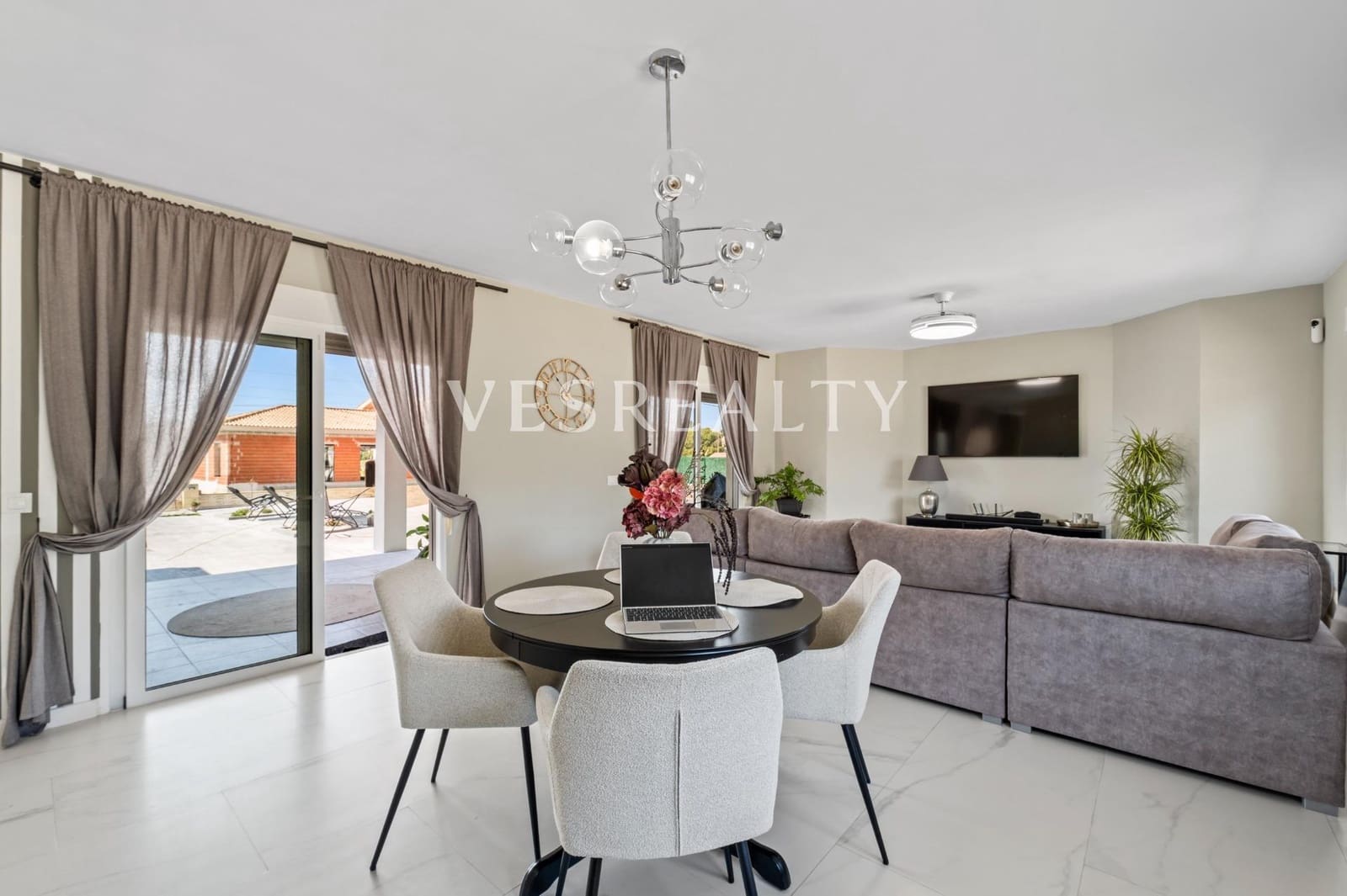 4 bedroom Villa for sale in Busot with pool - € 525,000 (Ref: 9732436)