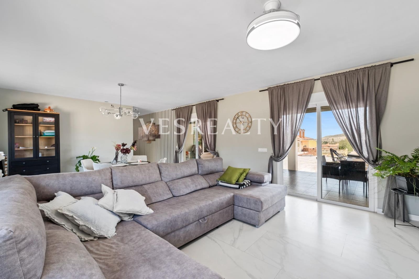 4 bedroom Villa for sale in Busot with pool - € 525,000 (Ref: 9732436)