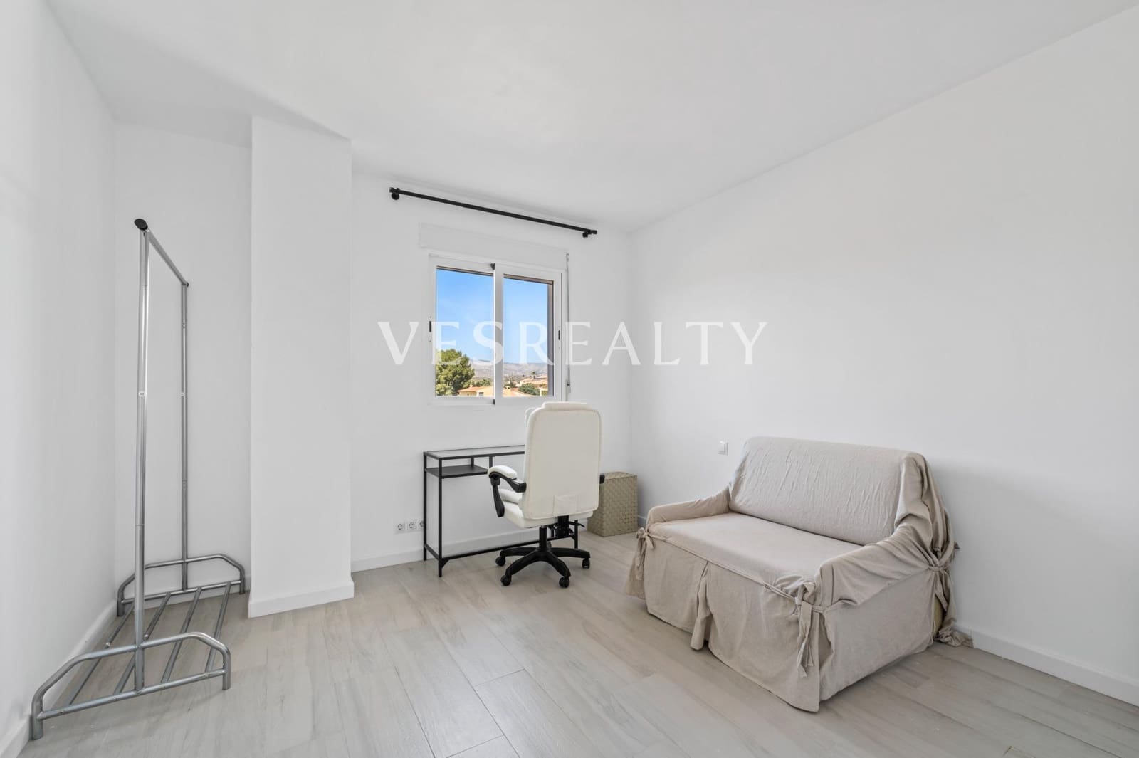 4 bedroom Villa for sale in Busot with pool - € 525,000 (Ref: 9732436)