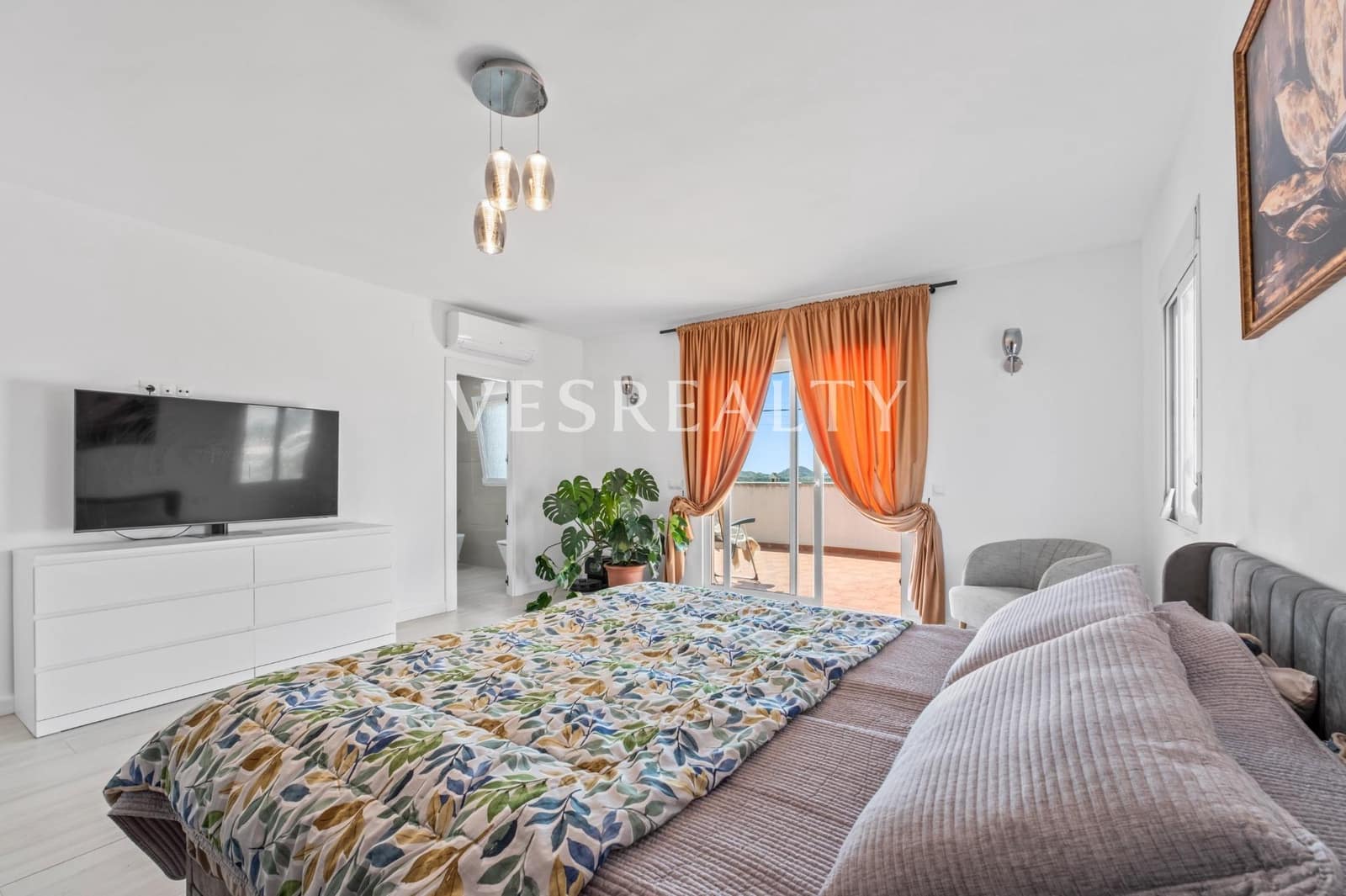 4 bedroom Villa for sale in Busot with pool - € 525,000 (Ref: 9732436)