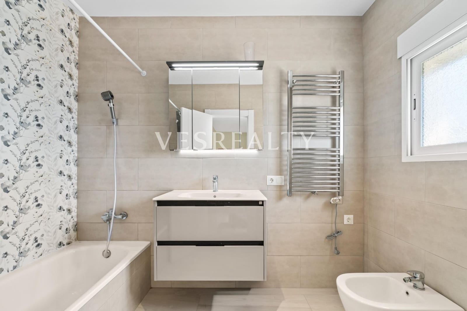 4 bedroom Villa for sale in Busot with pool - € 525,000 (Ref: 9732436)