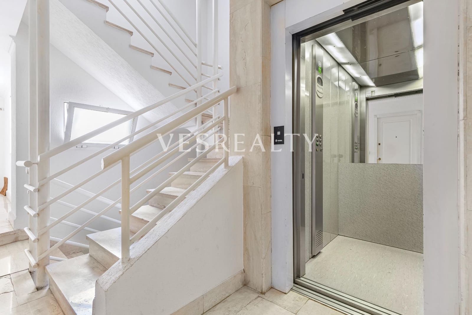 Studio til salg i Alicante by - € 180.000 (Ref: 9735821)