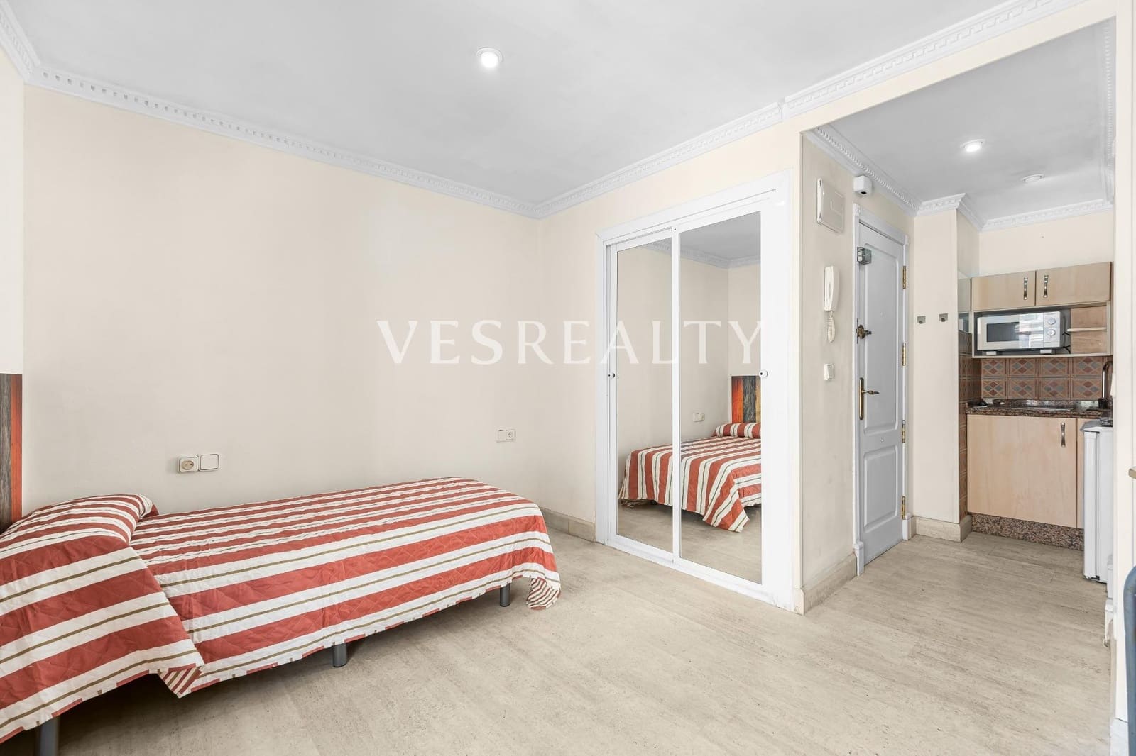 Studio til salg i Alicante by - € 180.000 (Ref: 9735821)