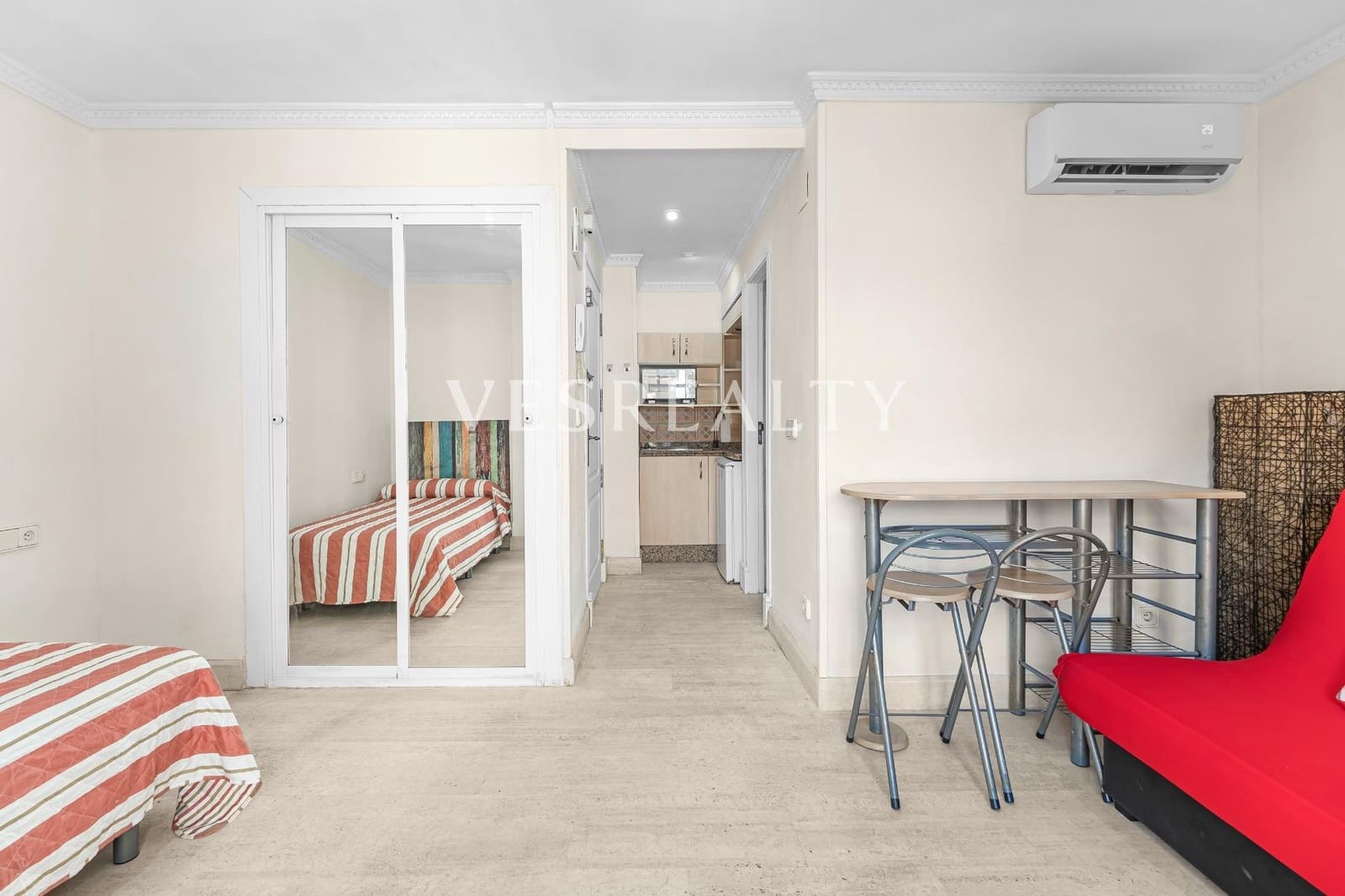 Studio til salg i Alicante by - € 180.000 (Ref: 9735821)