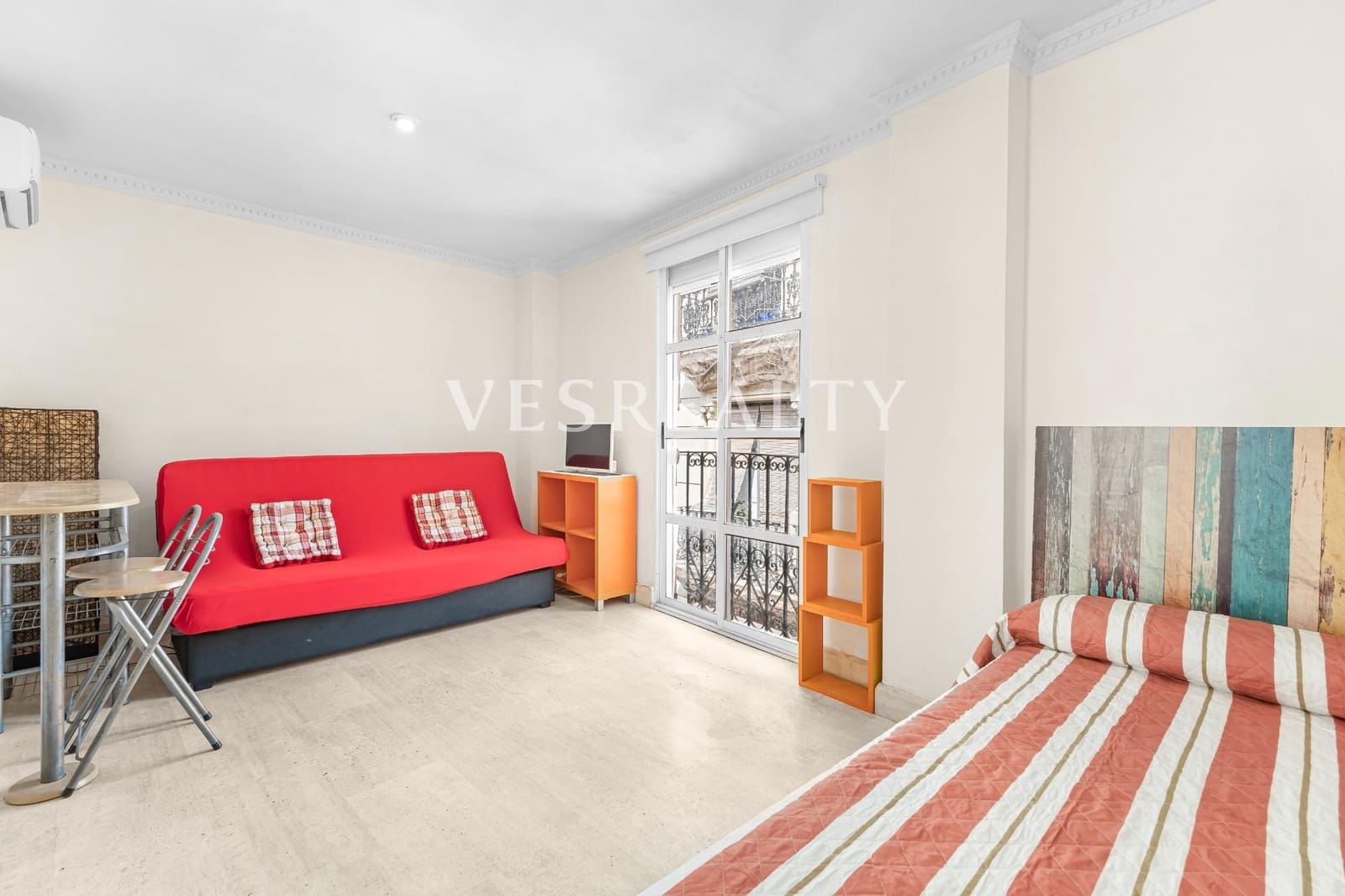 Studio til salg i Alicante by - € 180.000 (Ref: 9735821)