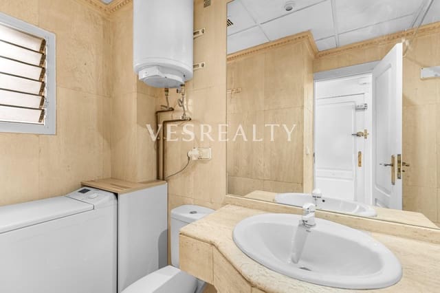 Studio til salg i Mercado, Alicante by - € 180.000 (Ref: 9735821)