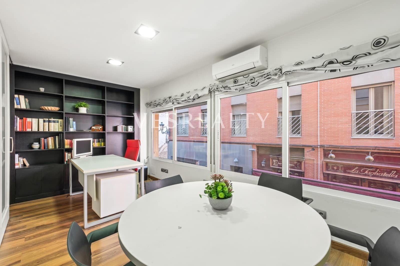 2 soverom Kontor til salgs i Alicante by - € 185 000 (Ref: 9735822)