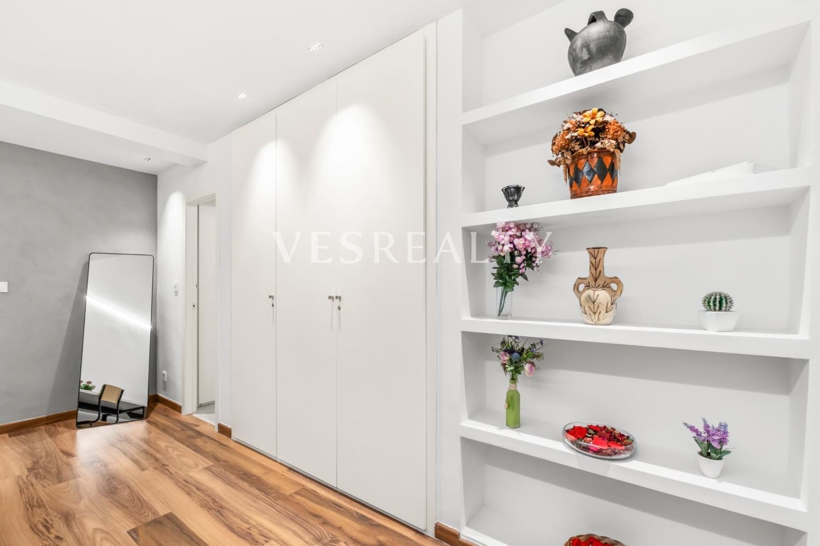 1 soverom Leilighet til leie i Alicante by - € 1 200 (Ref: 9735822)
