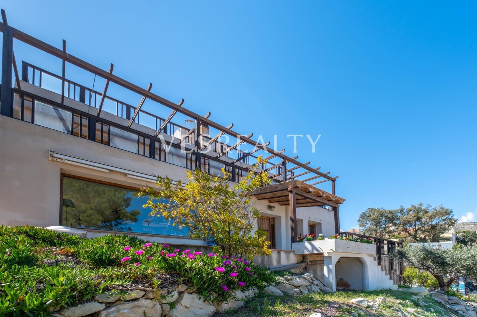 Chalet de 3 habitaciones en El Campello en venta con garaje - 1.190.000 € (Ref: 9739037)