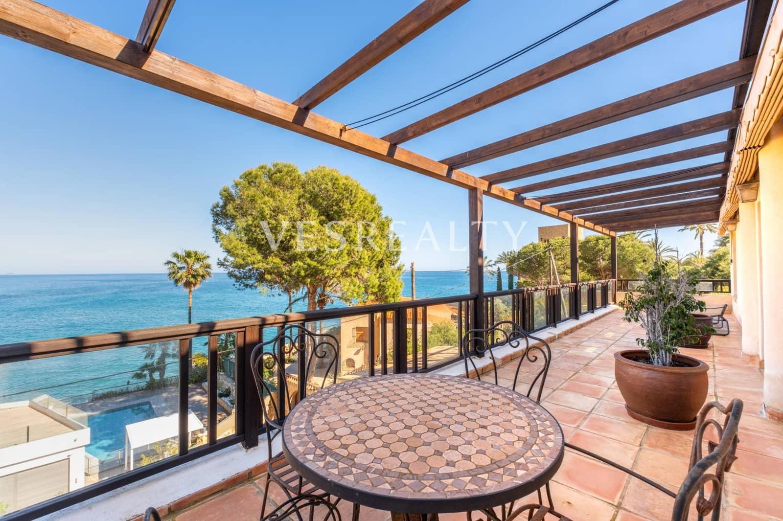 Chalet de 3 habitaciones en El Campello en venta con garaje - 1.190.000 € (Ref: 9739037)